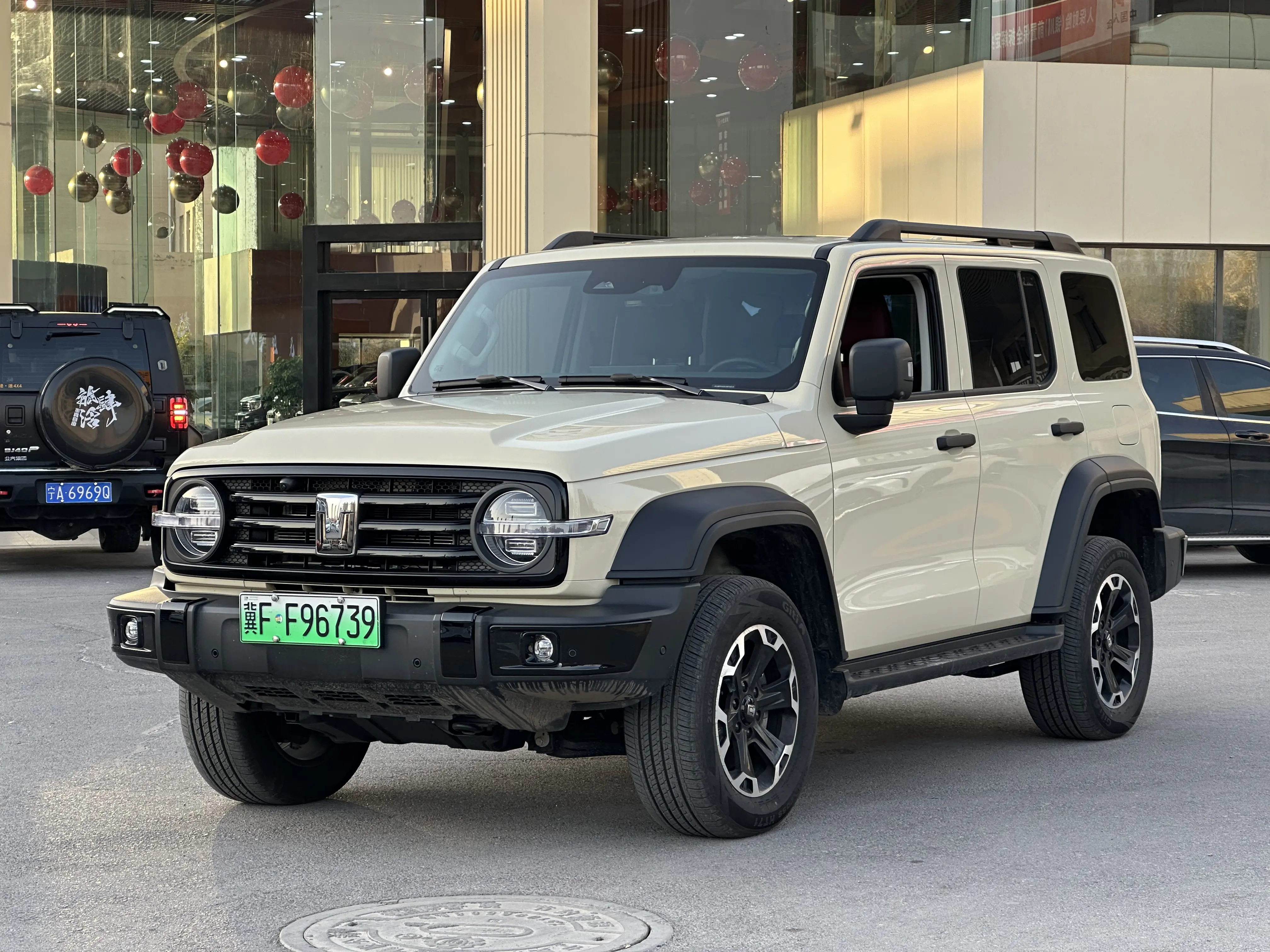 Tank 300 Hi4-T  из Китая