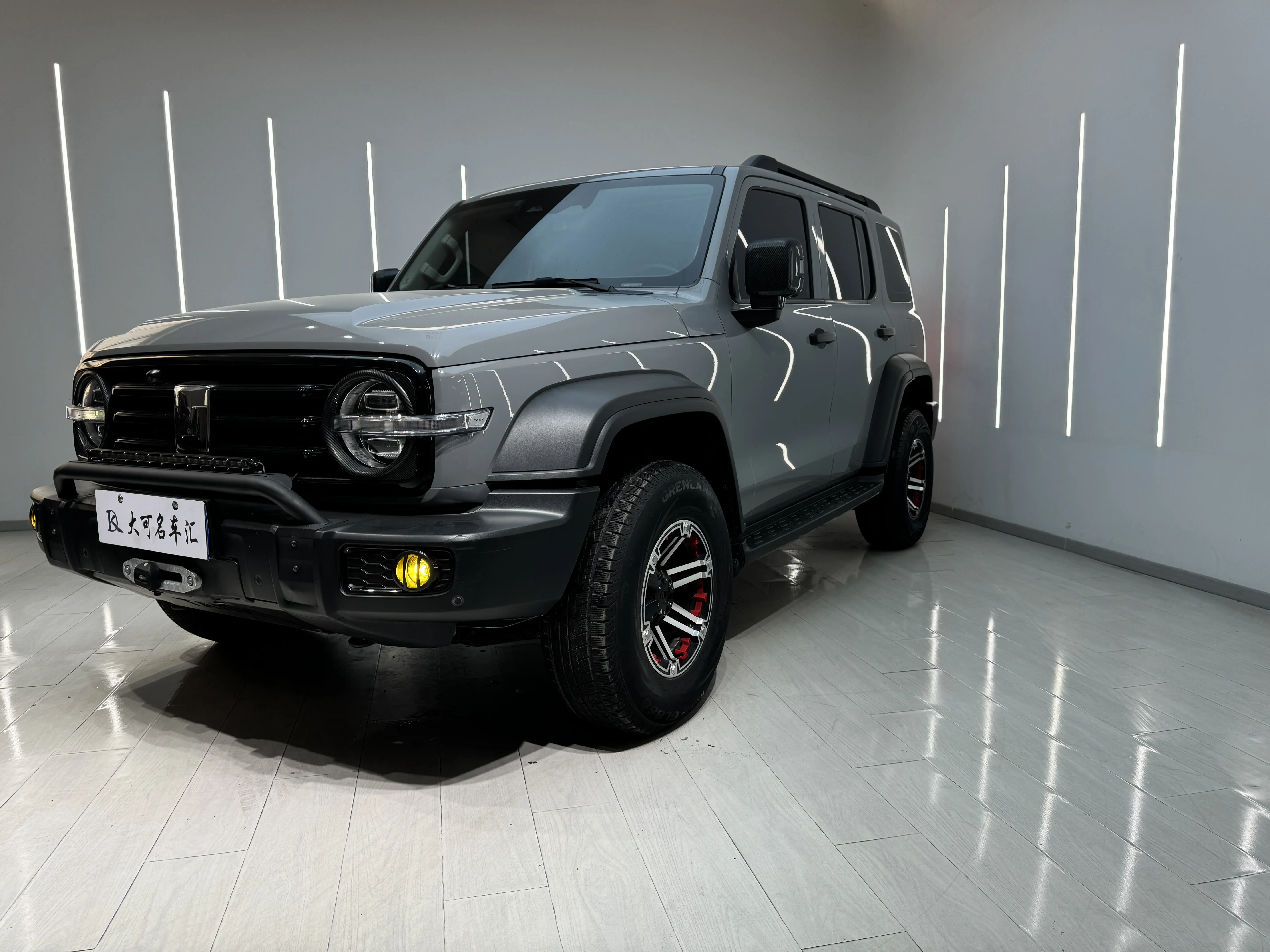 Tank 300  из Китая