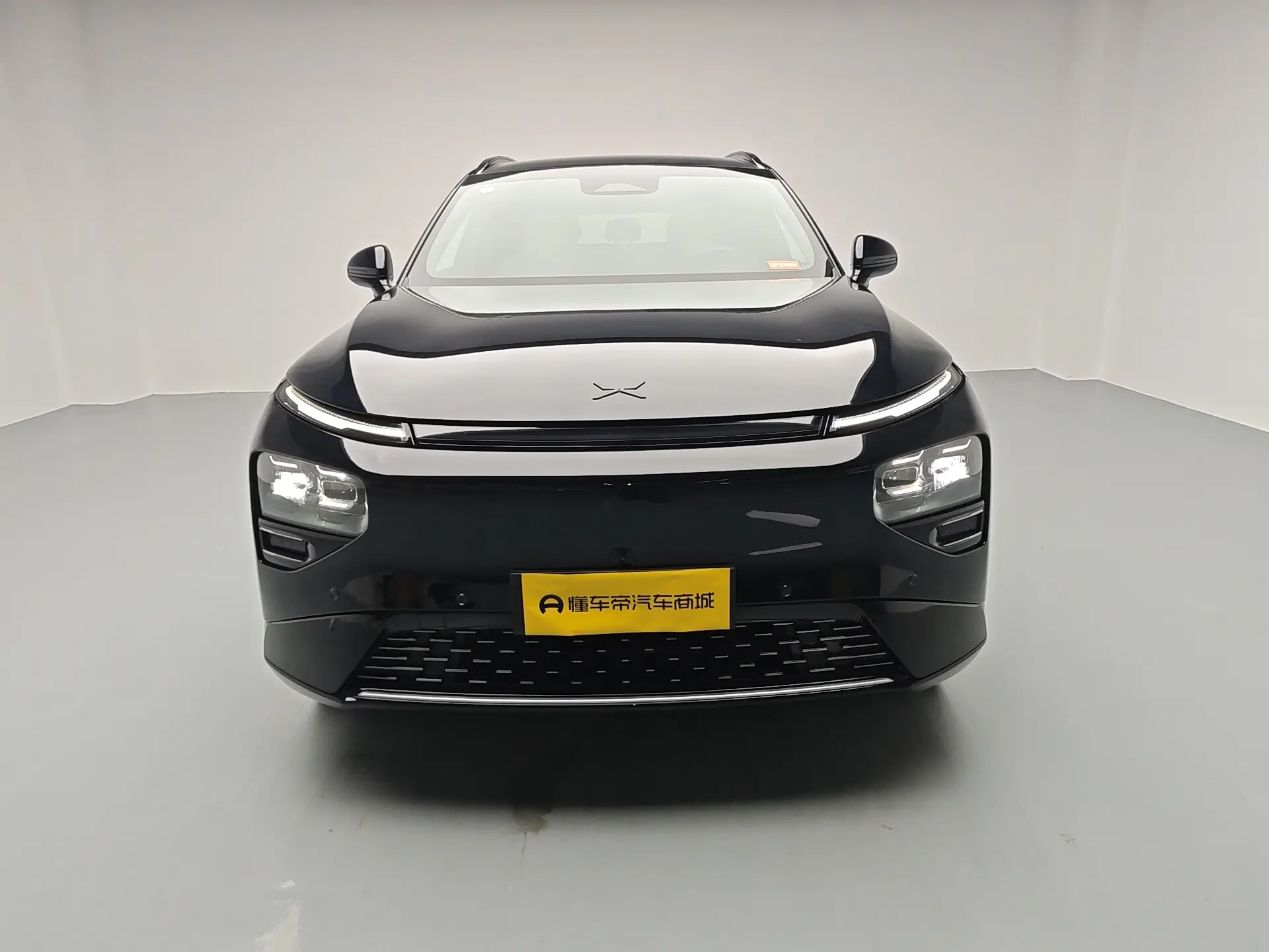 Xpeng G9  из Китая