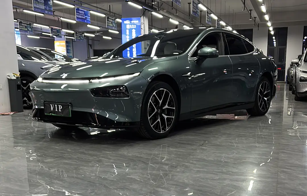 Xpeng P7  из Китая