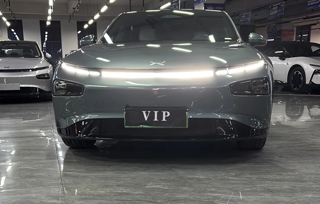 Xpeng P7  из Китая