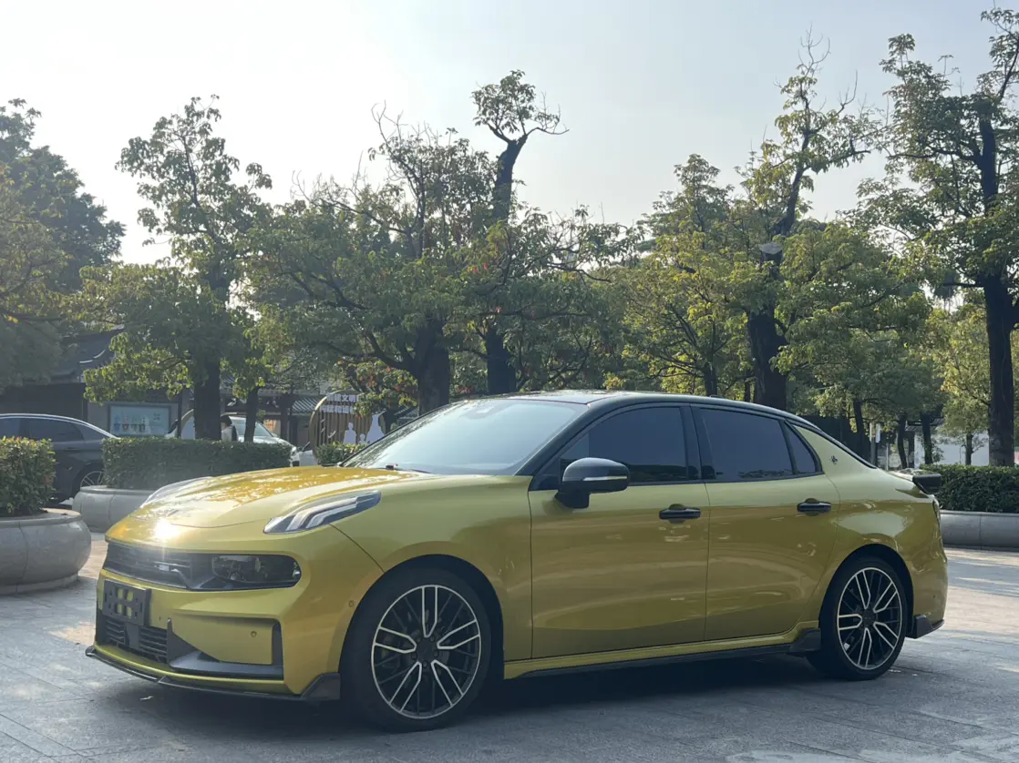 Lynk & Co 03