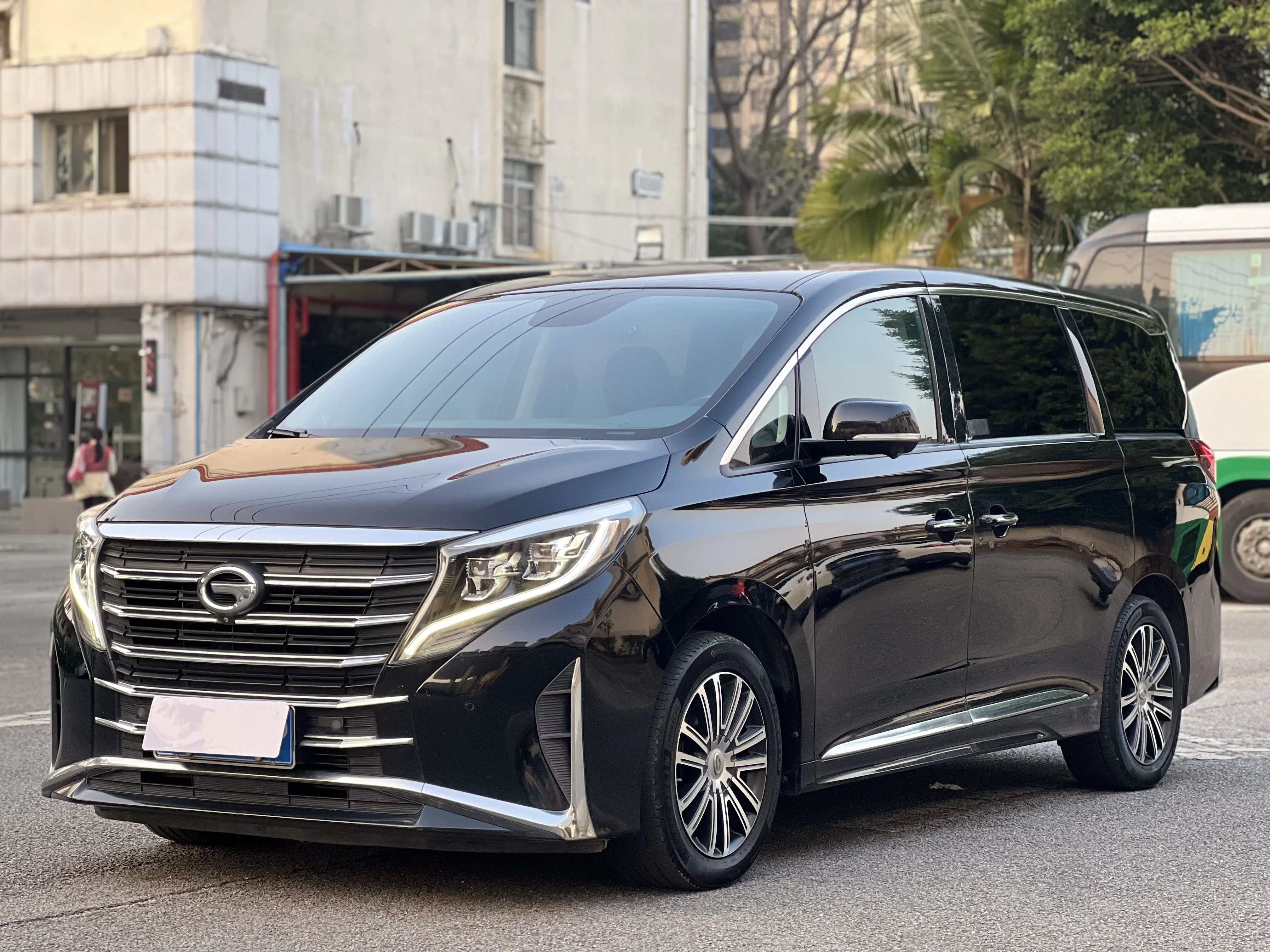 GAC Trumpchi M8  из Китая