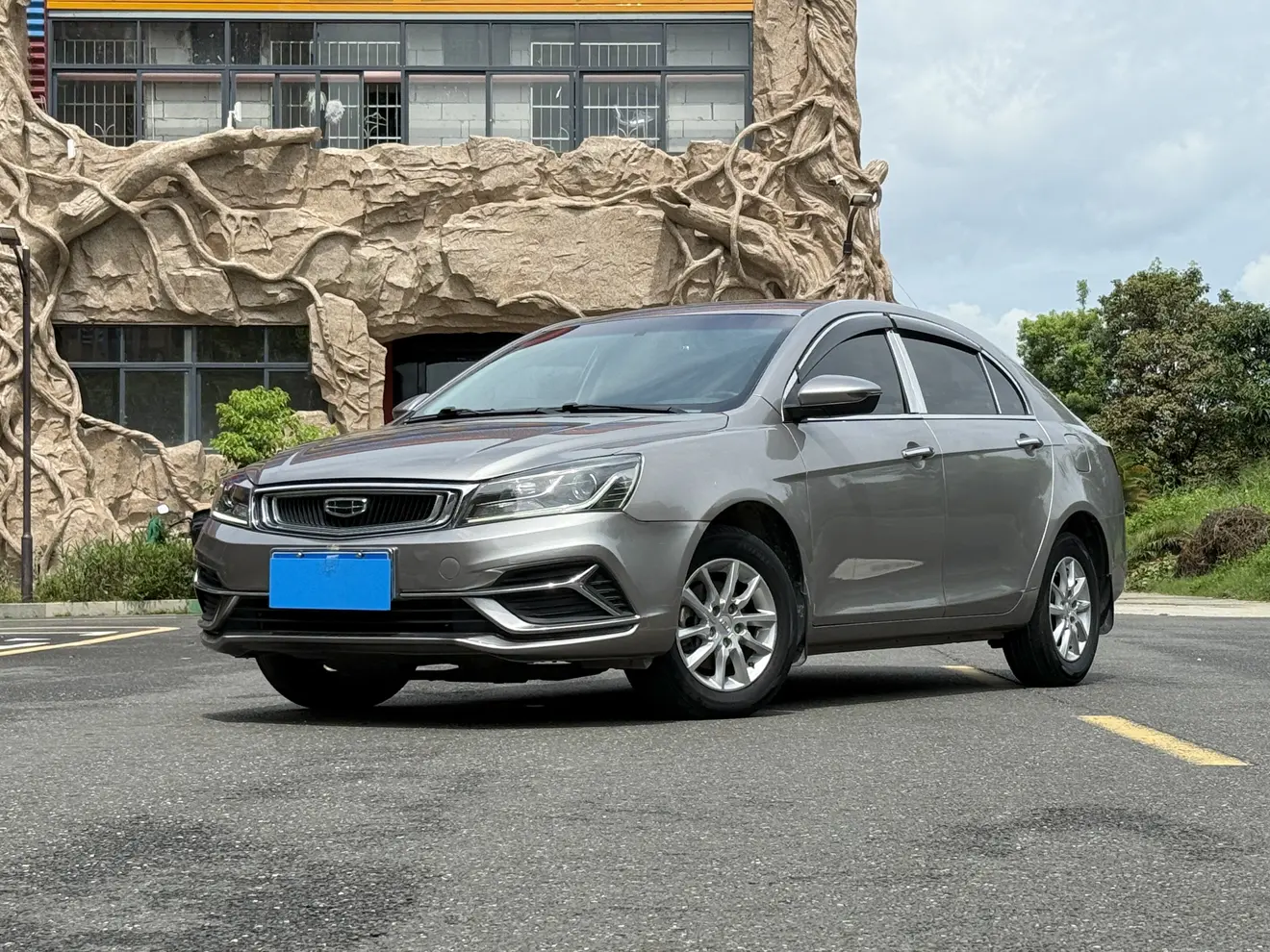 Geely Emgrand  из Китая