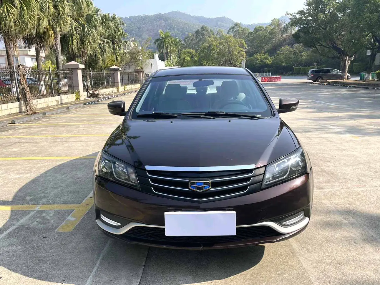Geely Emgrand  из Китая