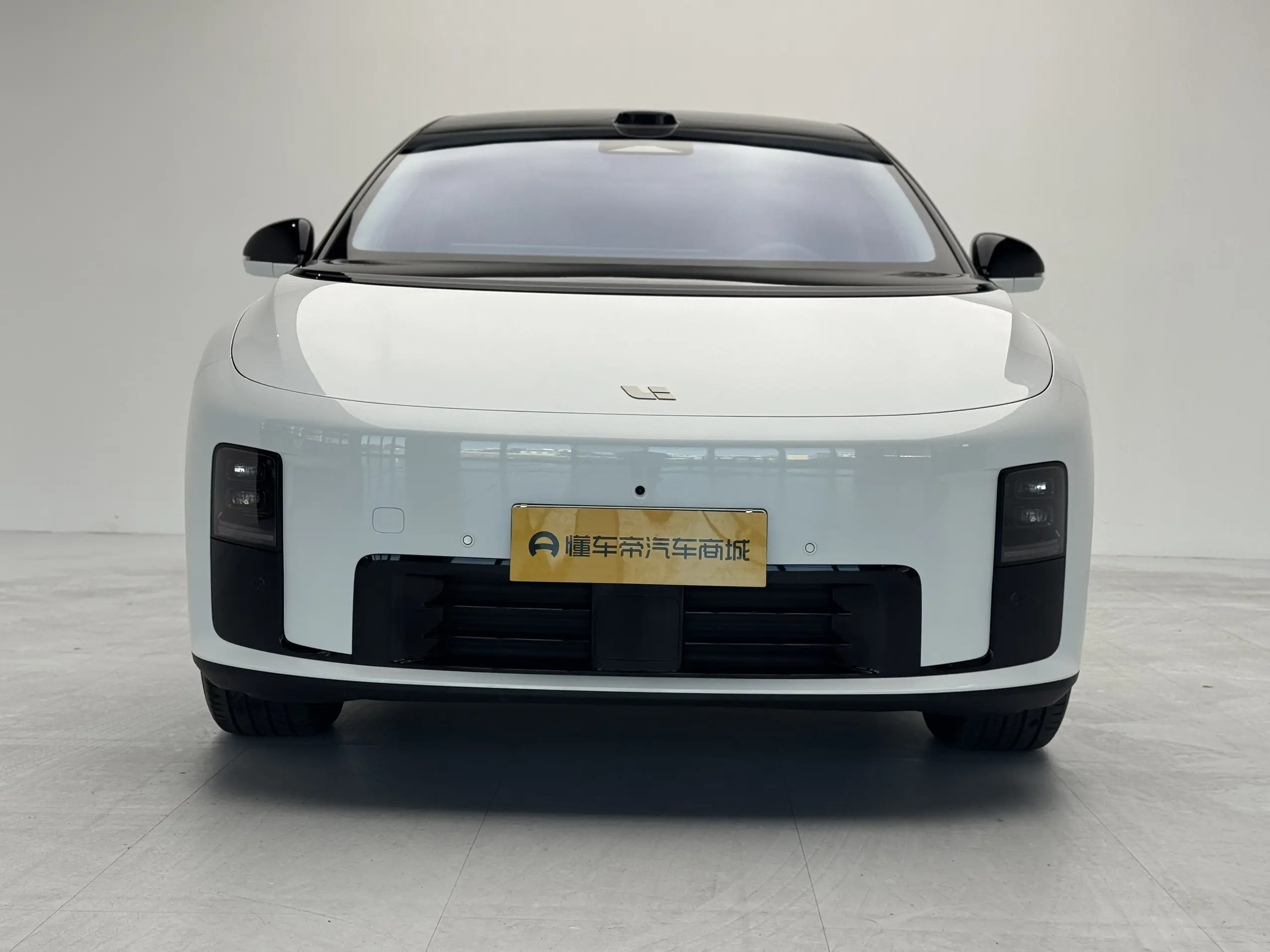 Li Ideal i8  из Китая