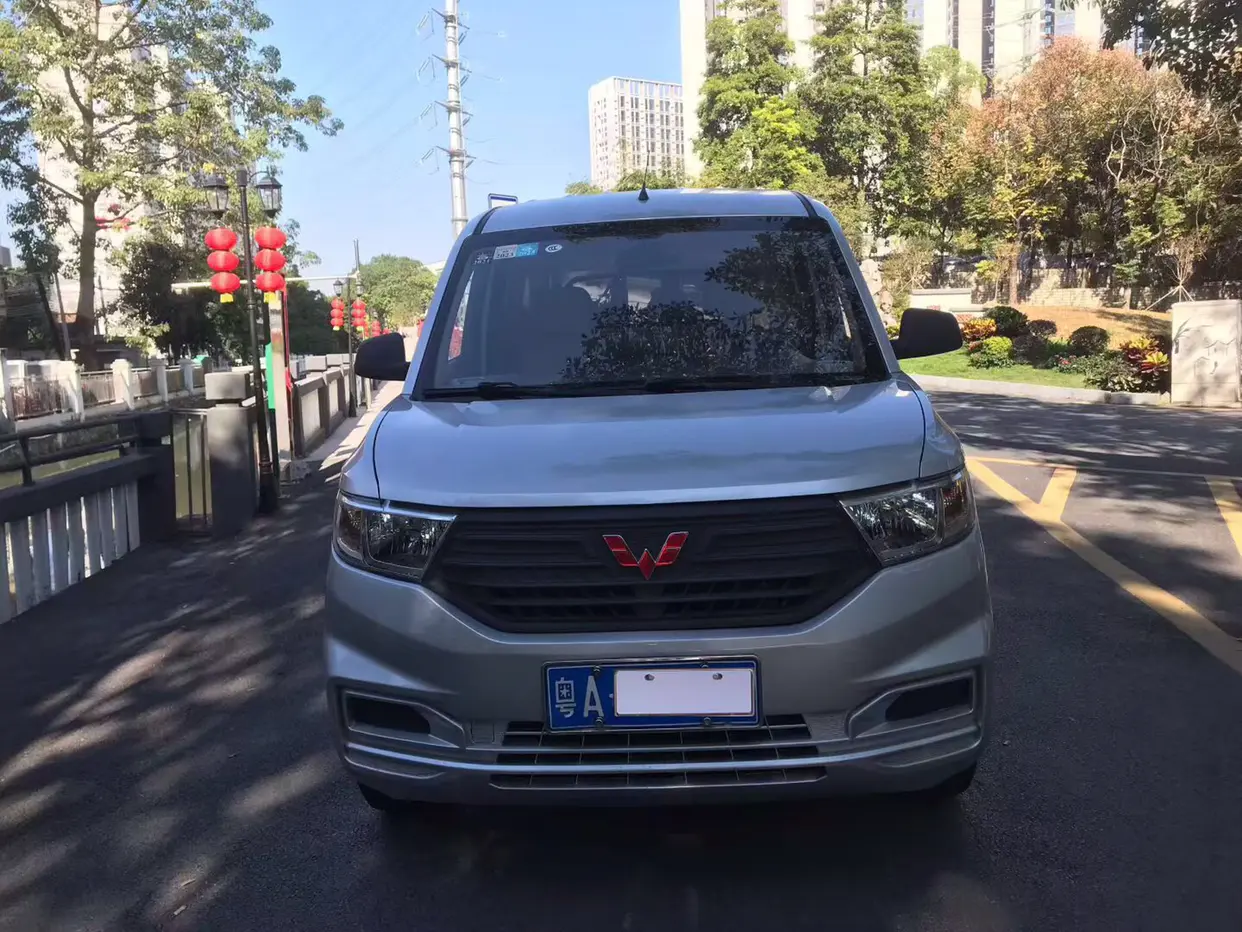 Wuling Hongguang V  из Китая