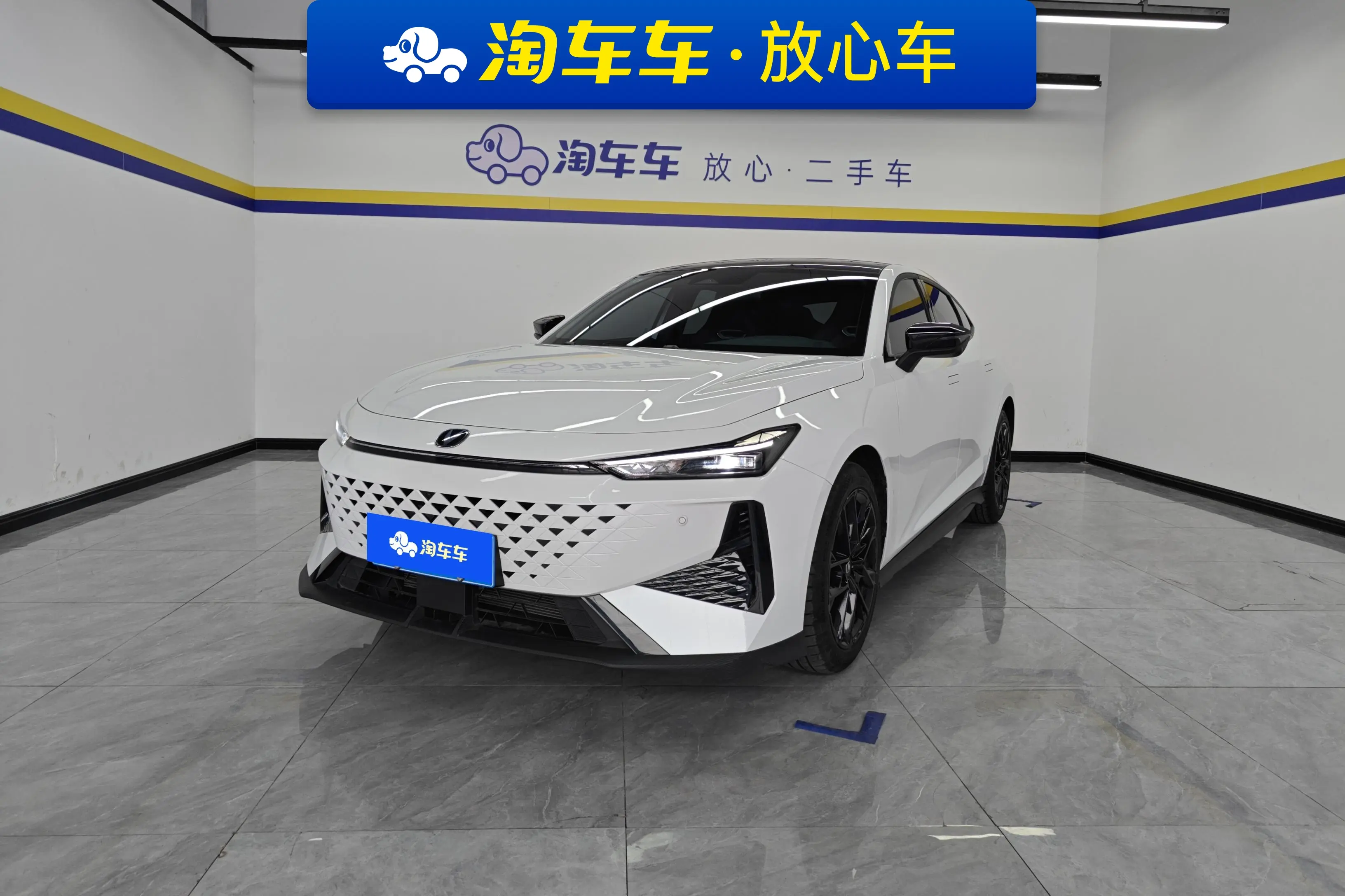 Changan UNI-V  из Китая