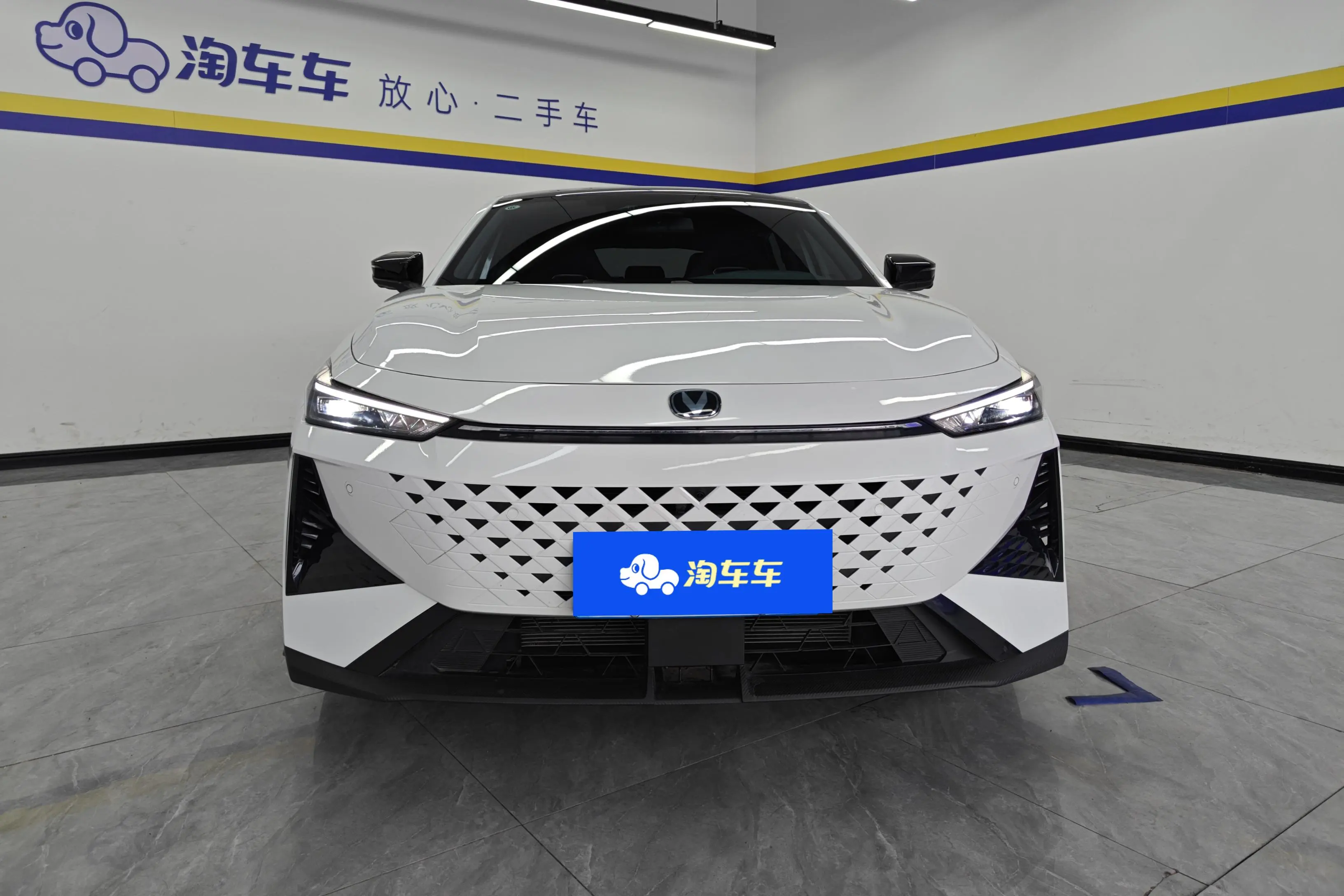 Changan UNI-V  из Китая