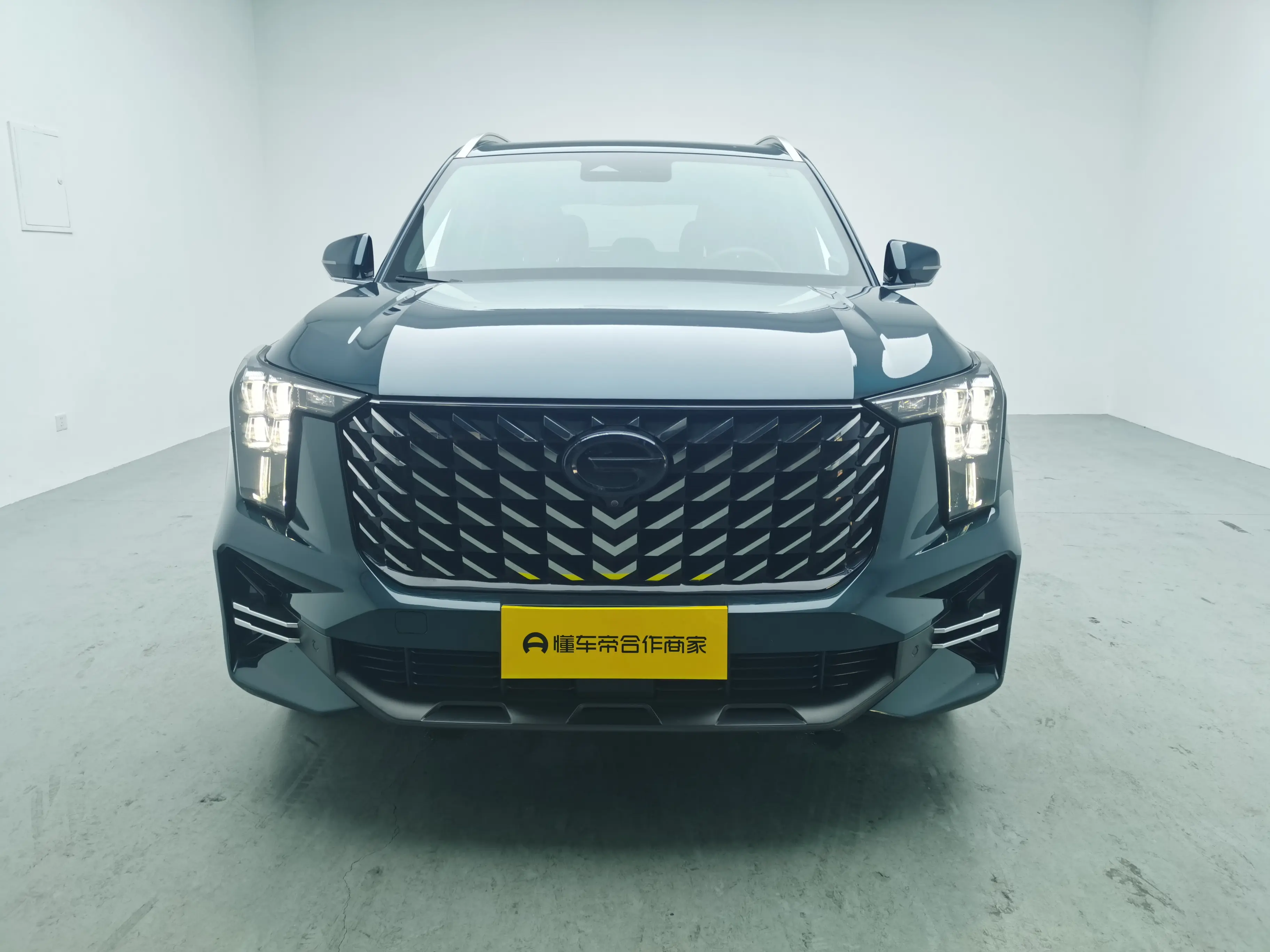 GAC Trumpchi GS8  из Китая