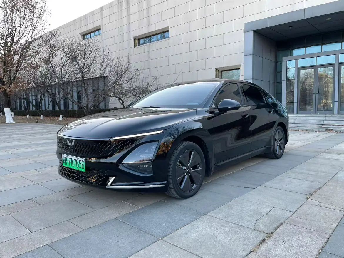 Wuling Starlight PHEV  из Китая