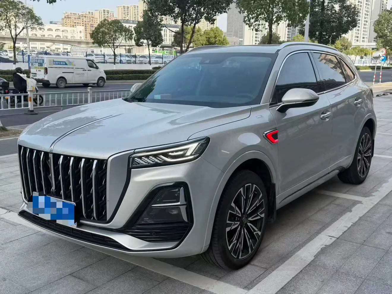 Hongqi HS5  из Китая