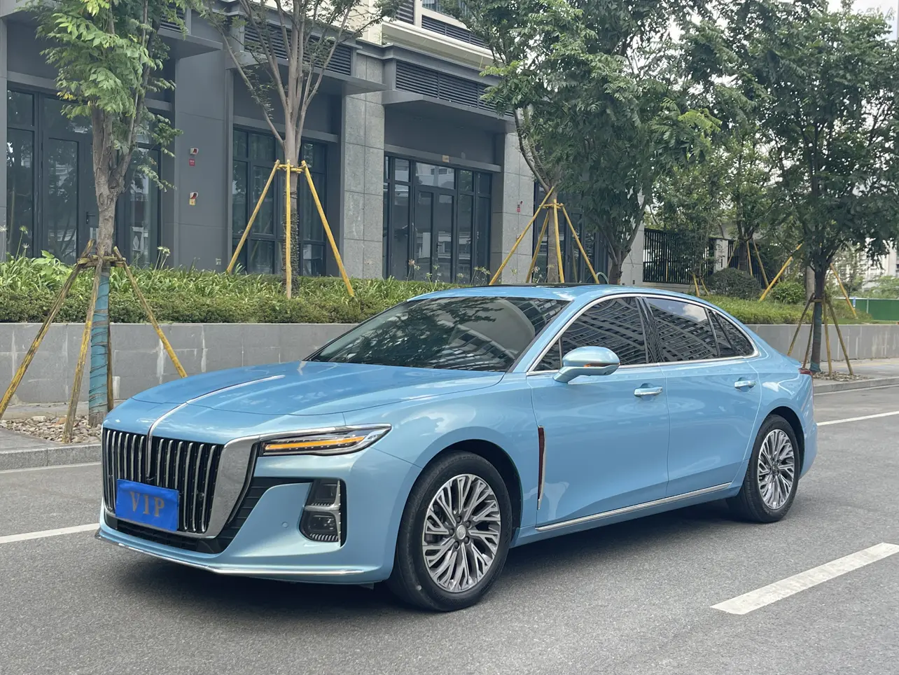 Hongqi H5  из Китая