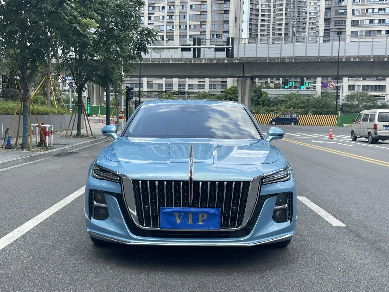 Hongqi H5  из Китая