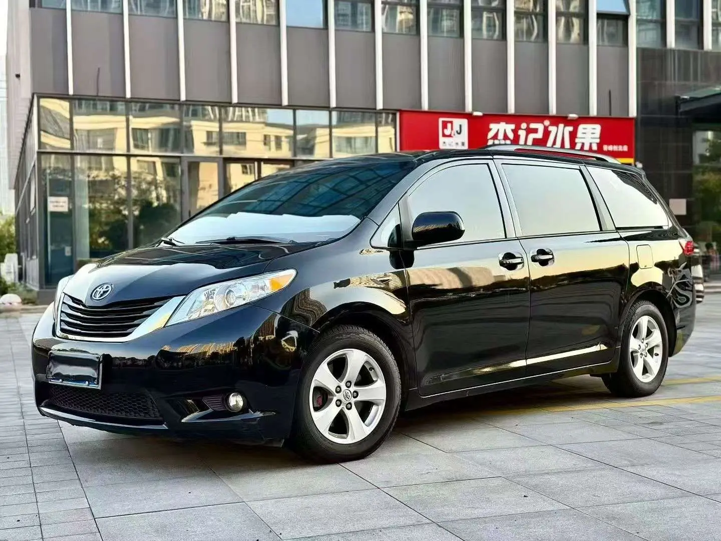 Toyota Sienna  из Китая