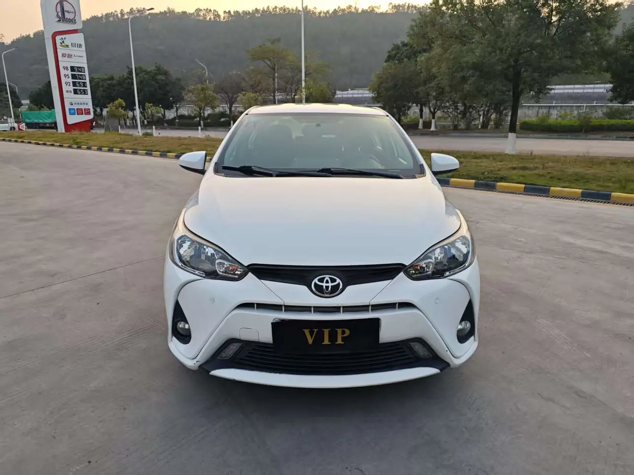 Toyota YARiS L Enjoy  из Китая