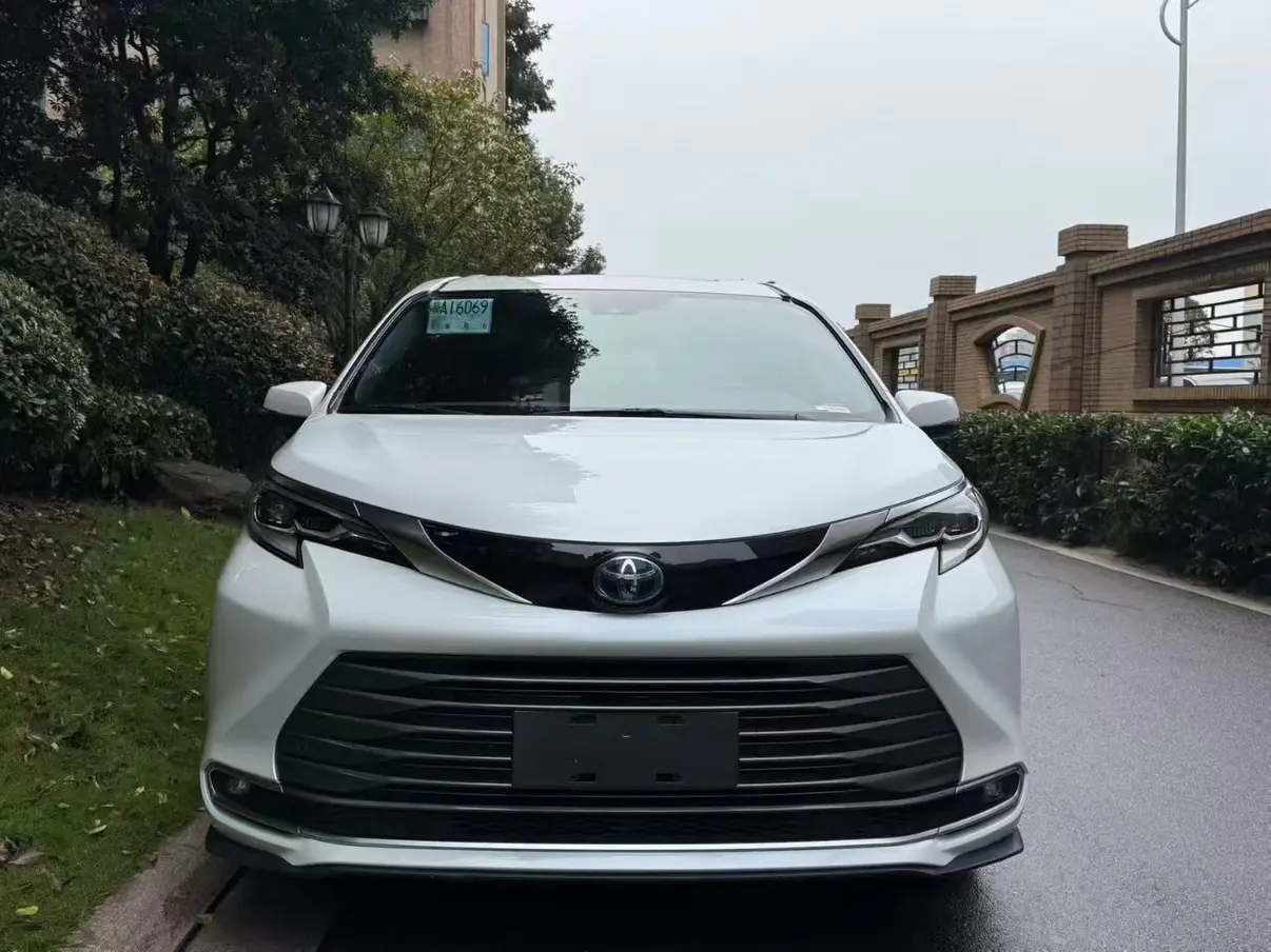 Toyota Sienna  из Китая