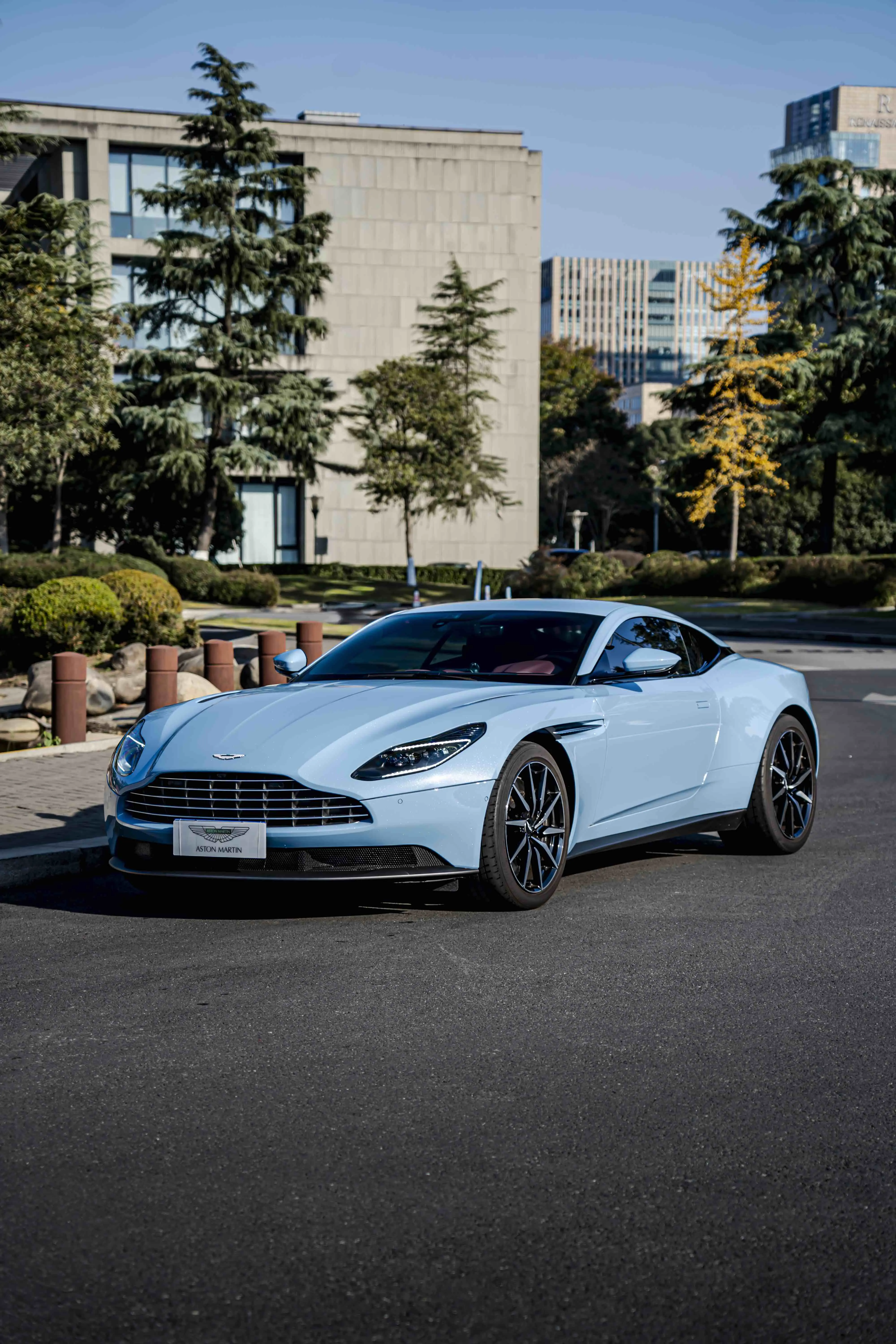 Aston Martin DB11  из Китая