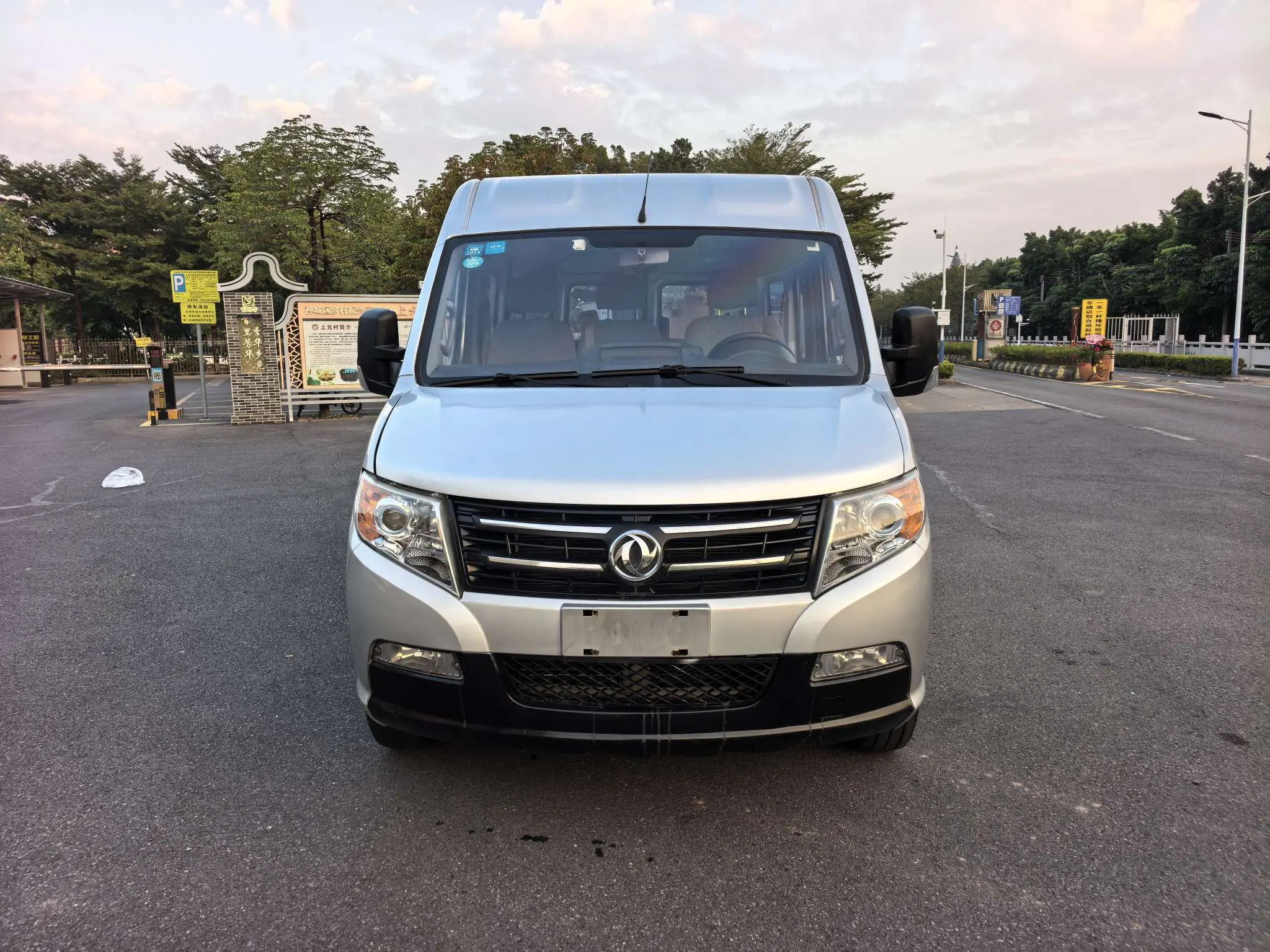 Dongfeng Yufeng  из Китая