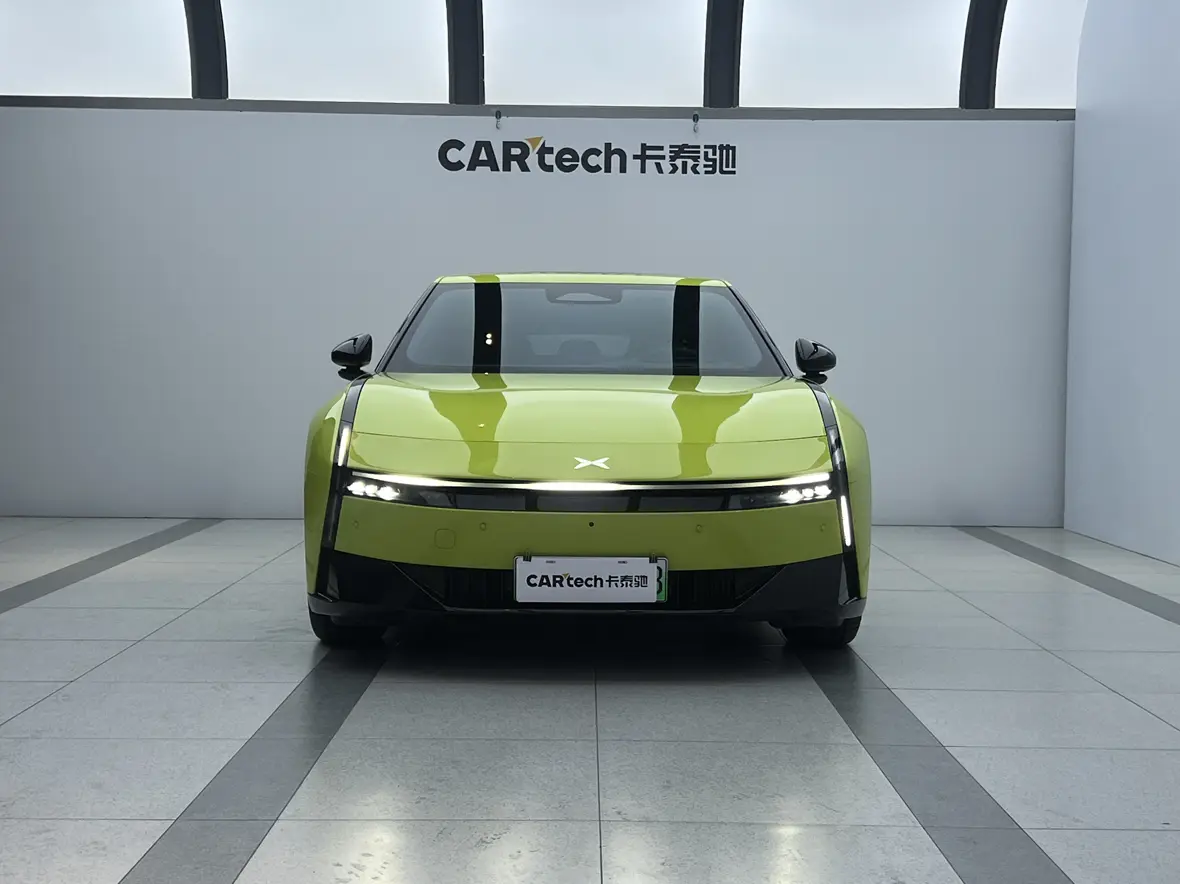 Xpeng P7  из Китая