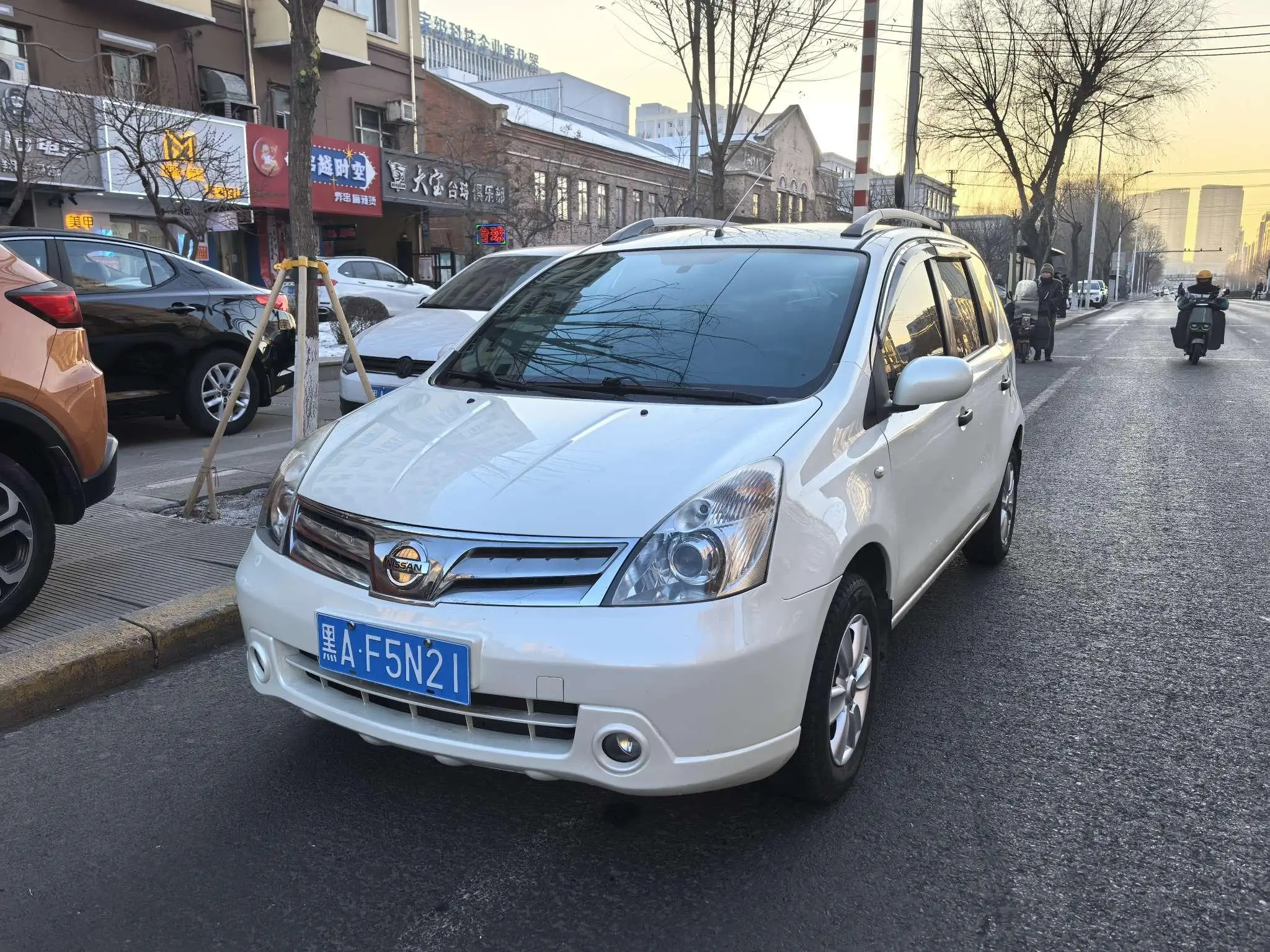 Nissan Li Wei  из Китая