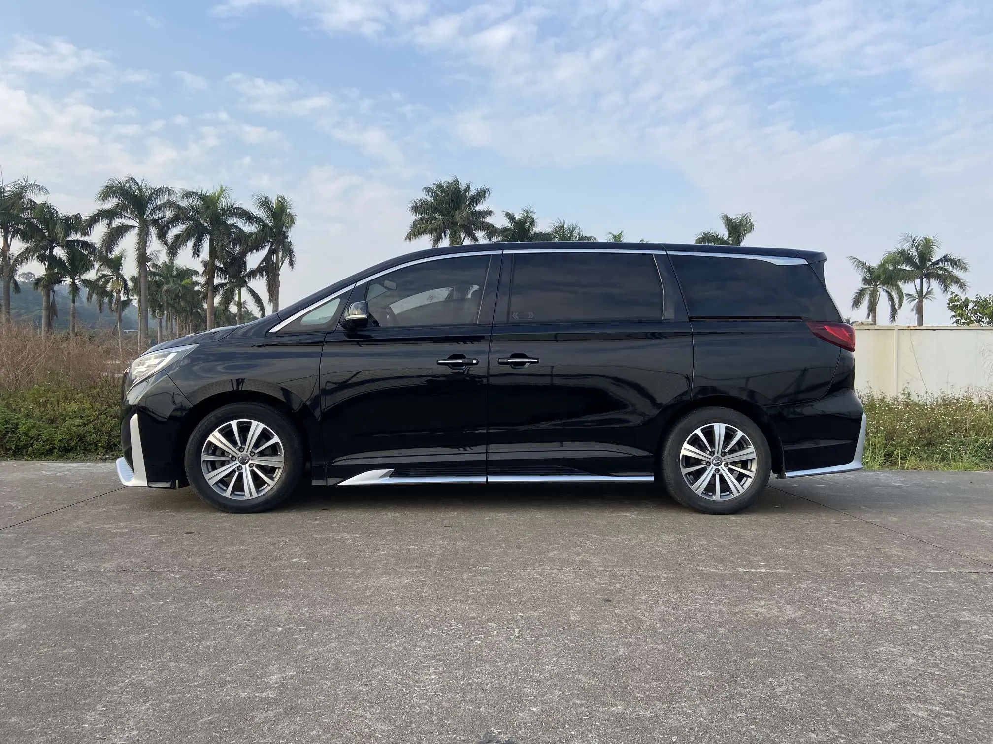 GAC Trumpchi M8  из Китая