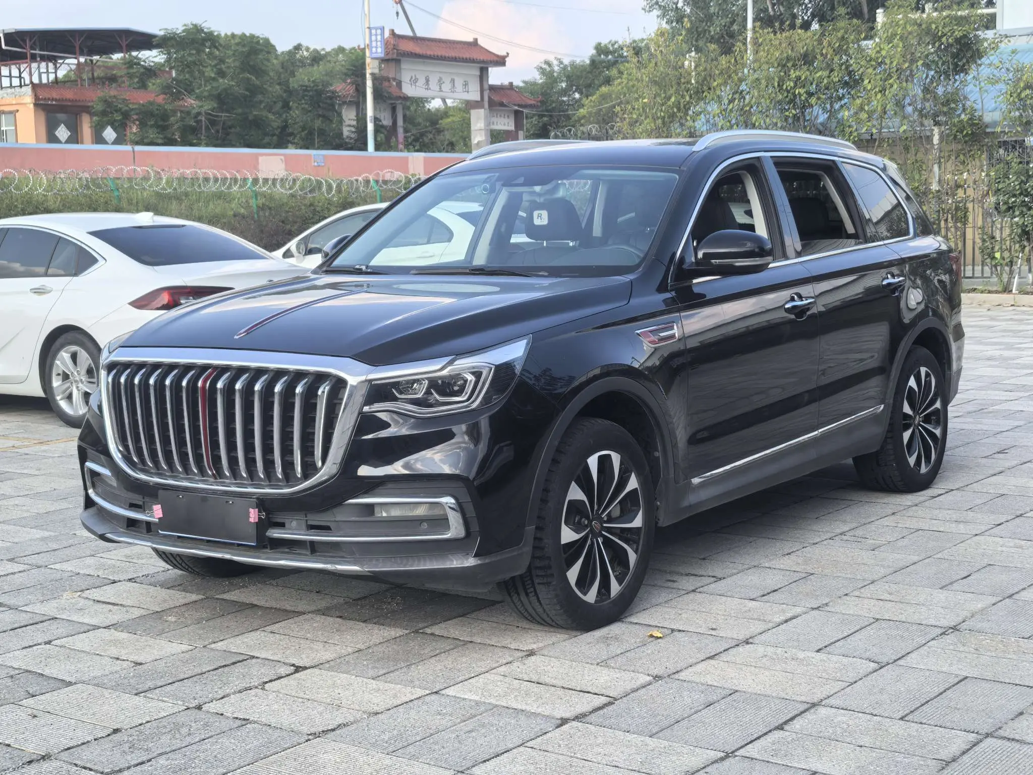 Hongqi HS7  из Китая