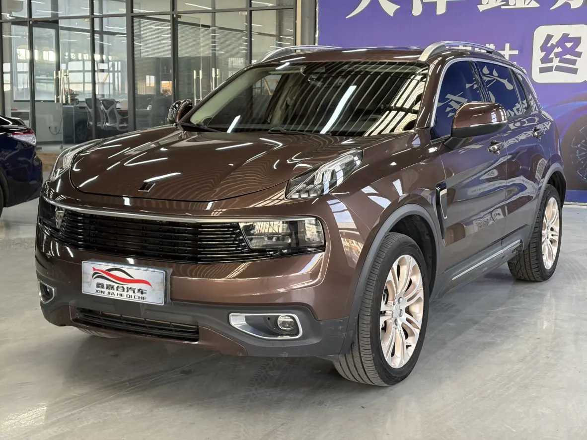 Lynk & Co 01  из Китая