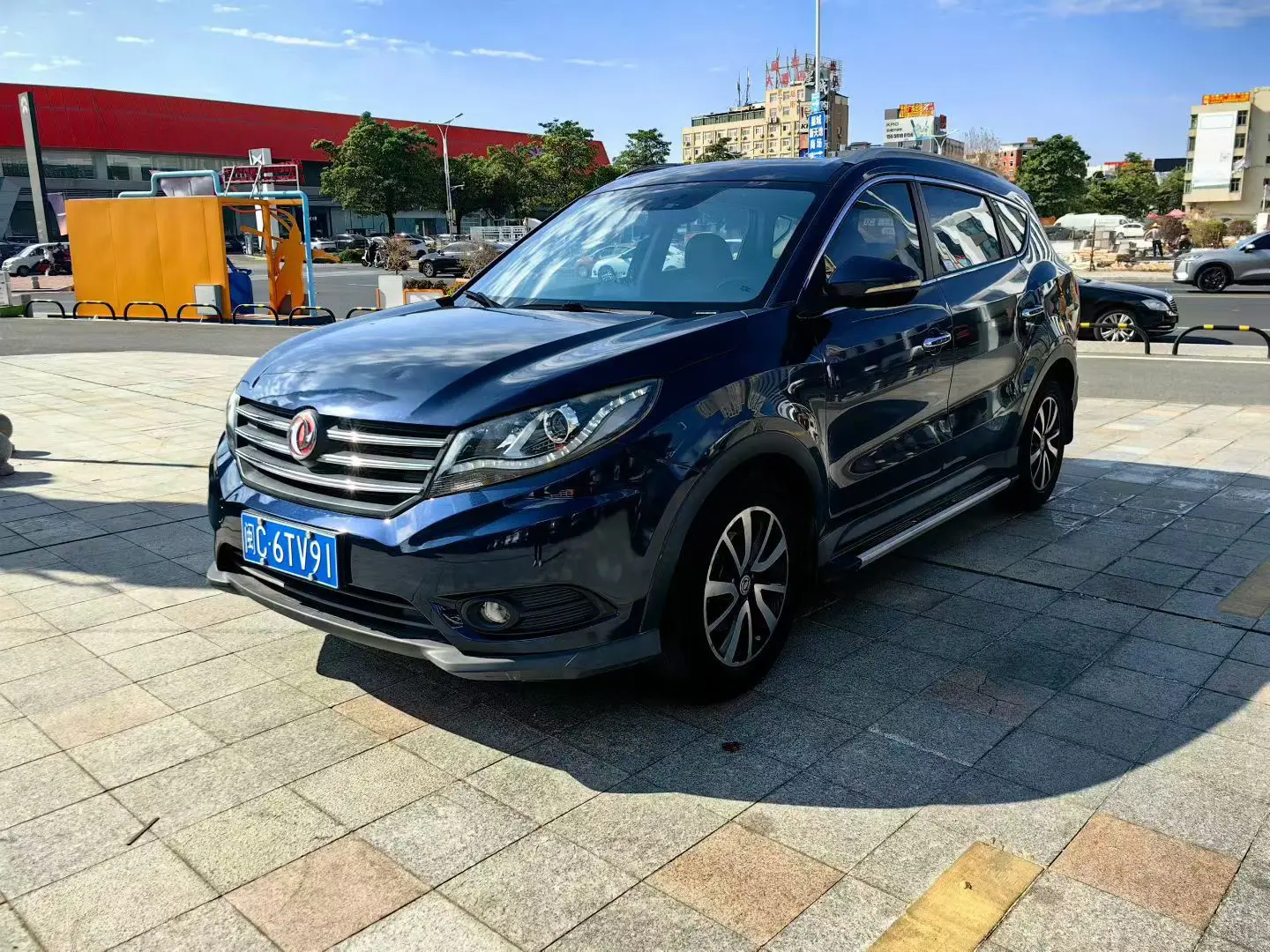 Dongfeng Fengon 580  из Китая