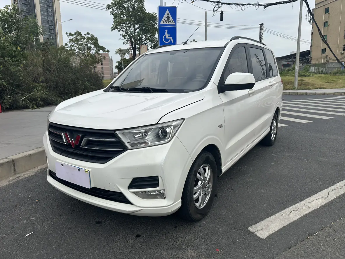 Wuling Hongguang  из Китая