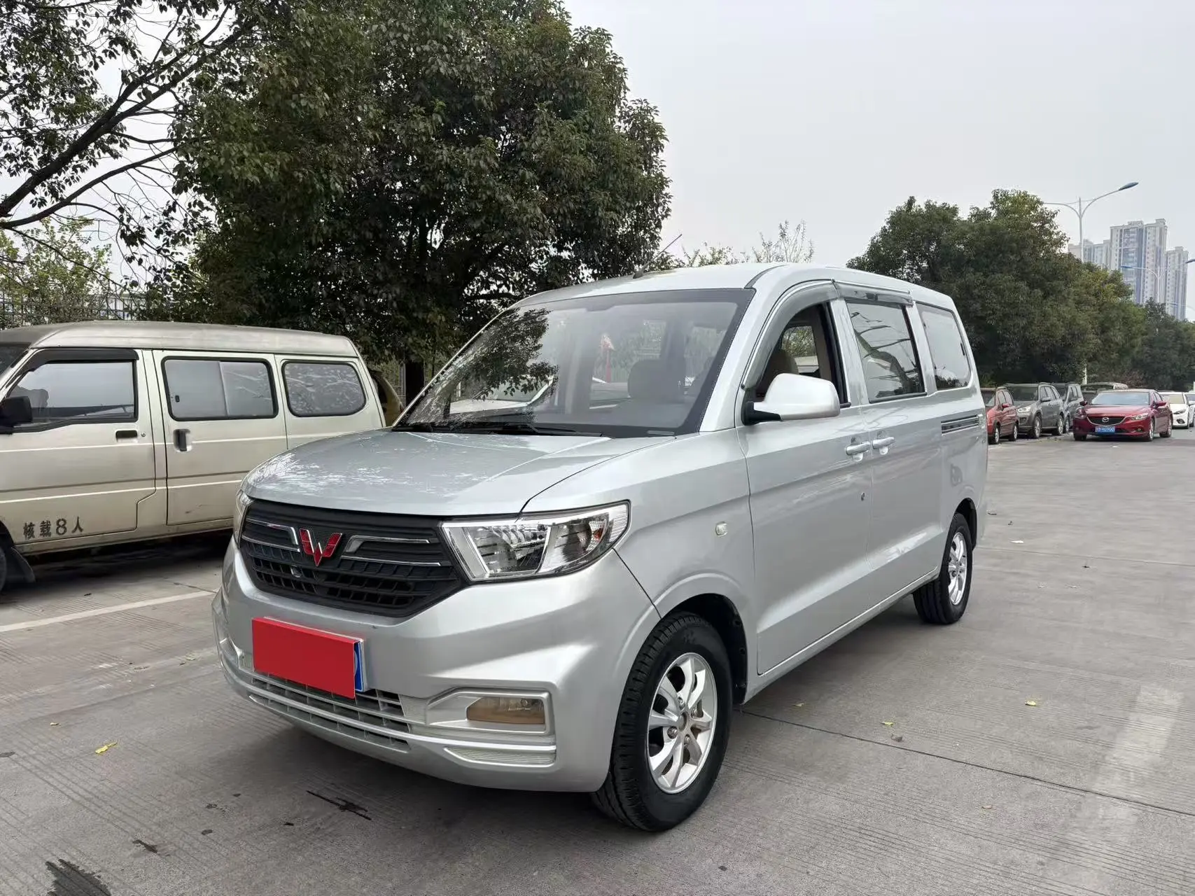 Wuling Hongguang V  из Китая