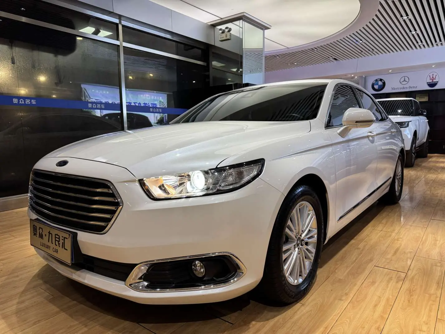 Ford Taurus  из Китая