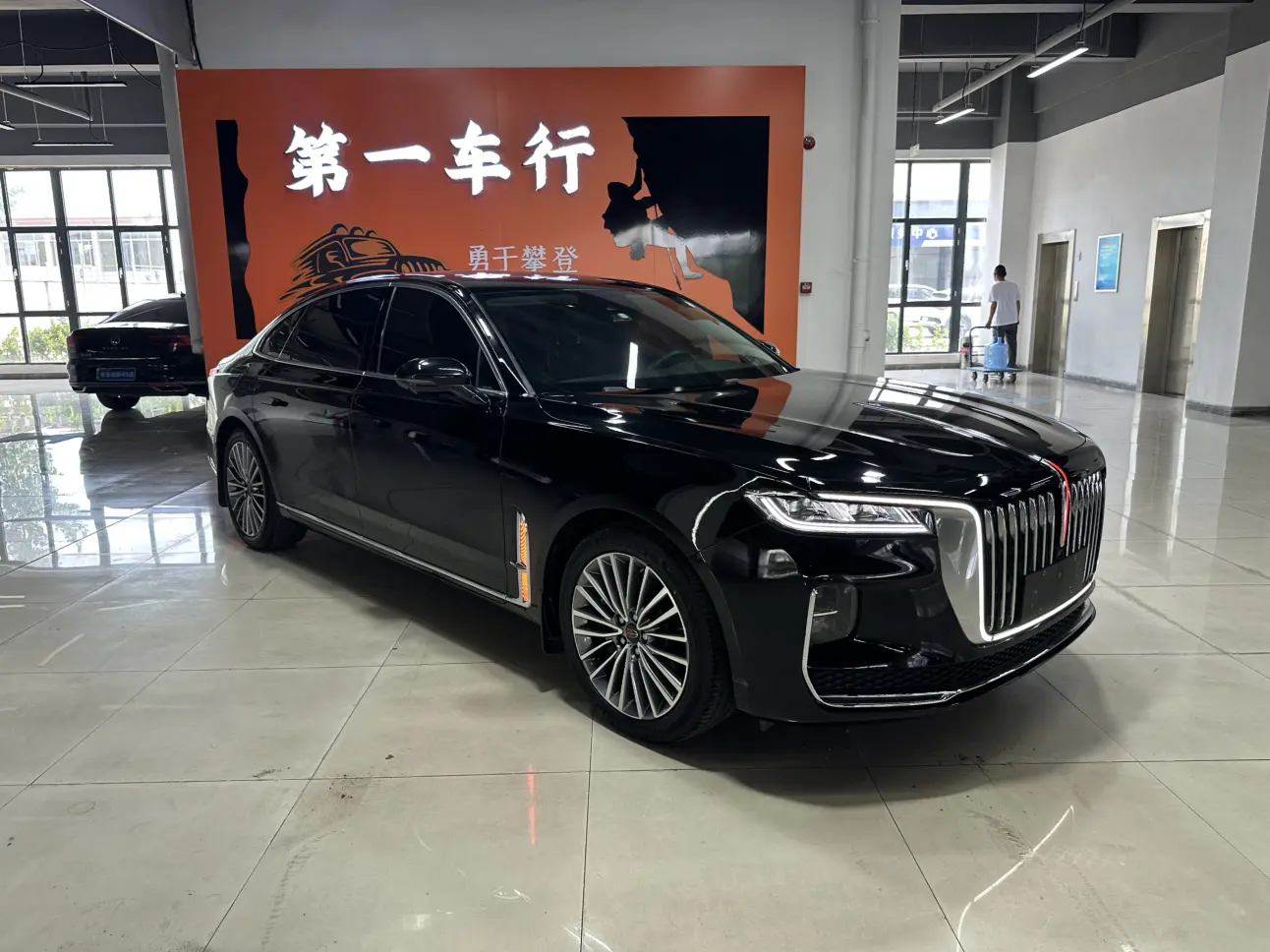 Hongqi H9  из Китая