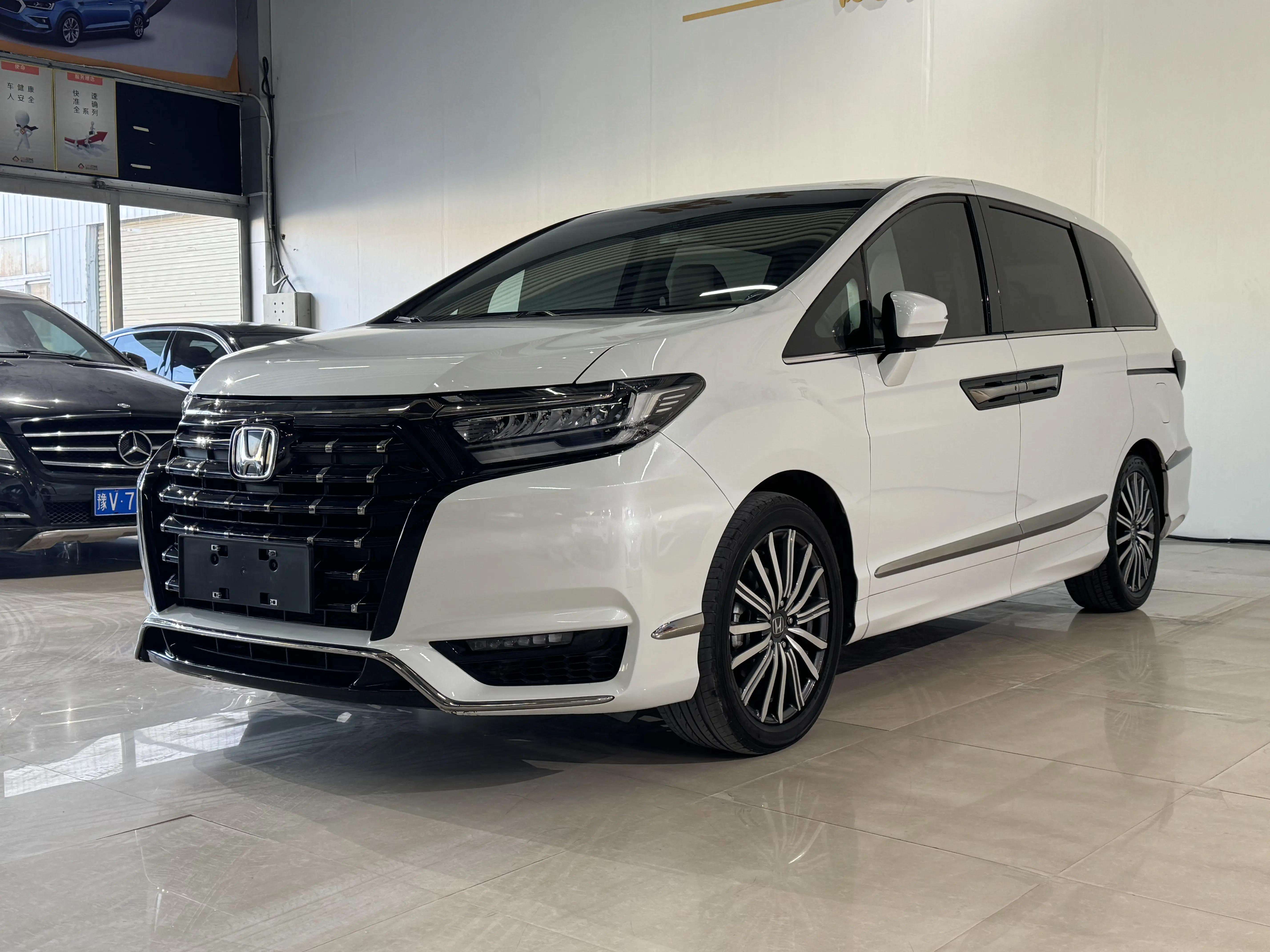 Honda Elysion (Alison)  из Китая