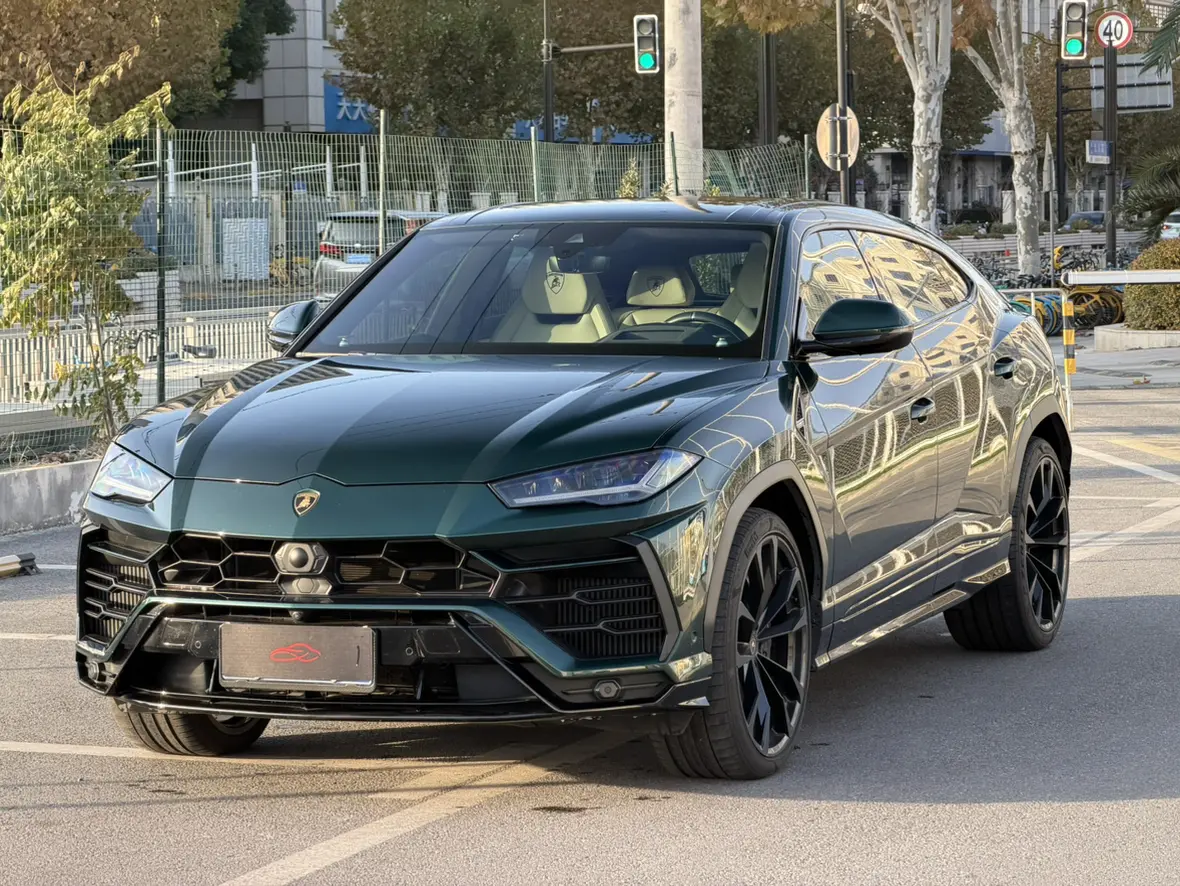 Lamborghini Urus  из Китая