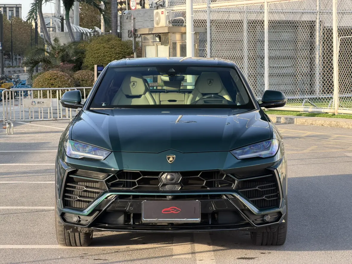 Lamborghini Urus  из Китая
