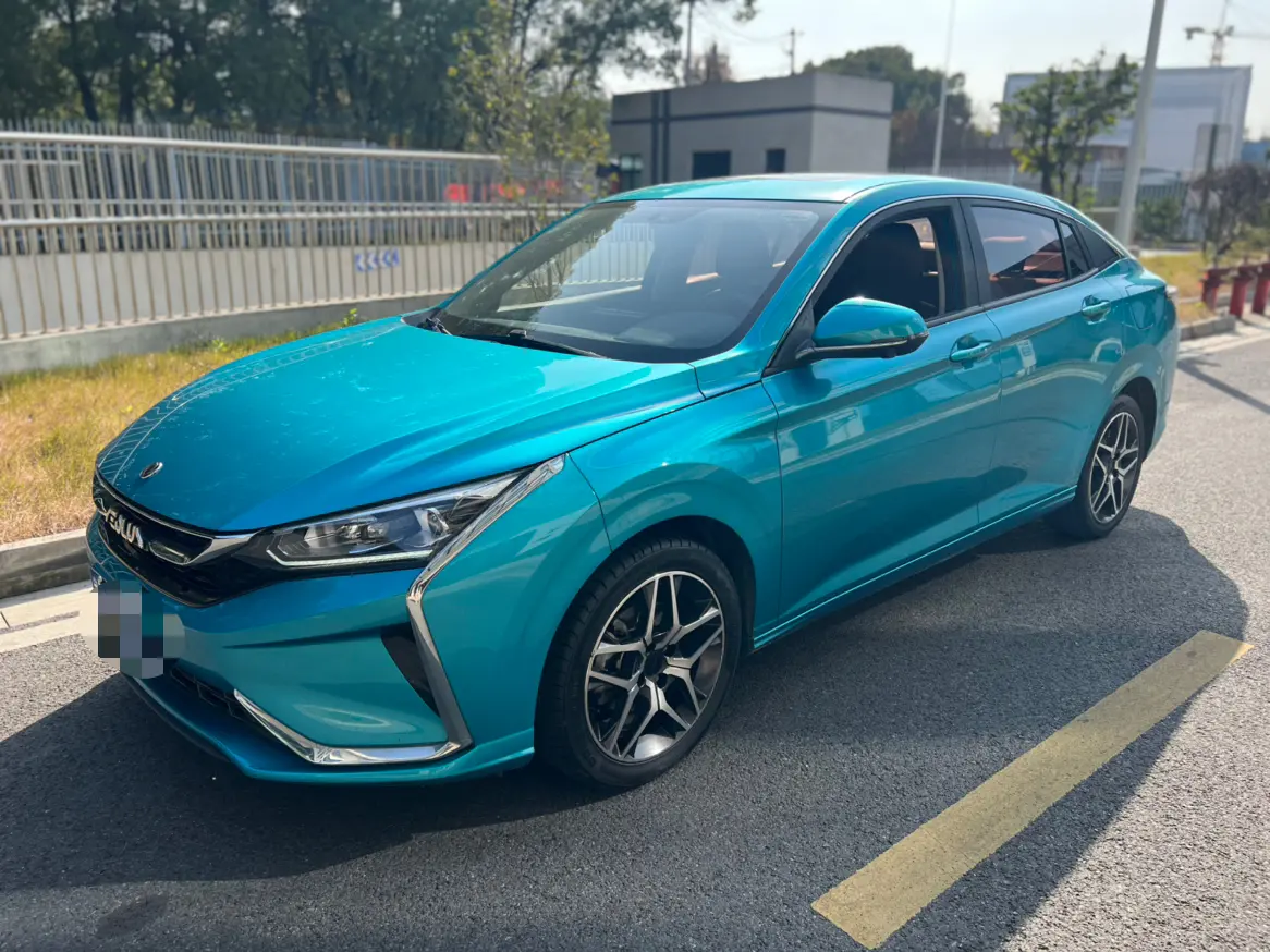 Dongfeng Yixuan  из Китая