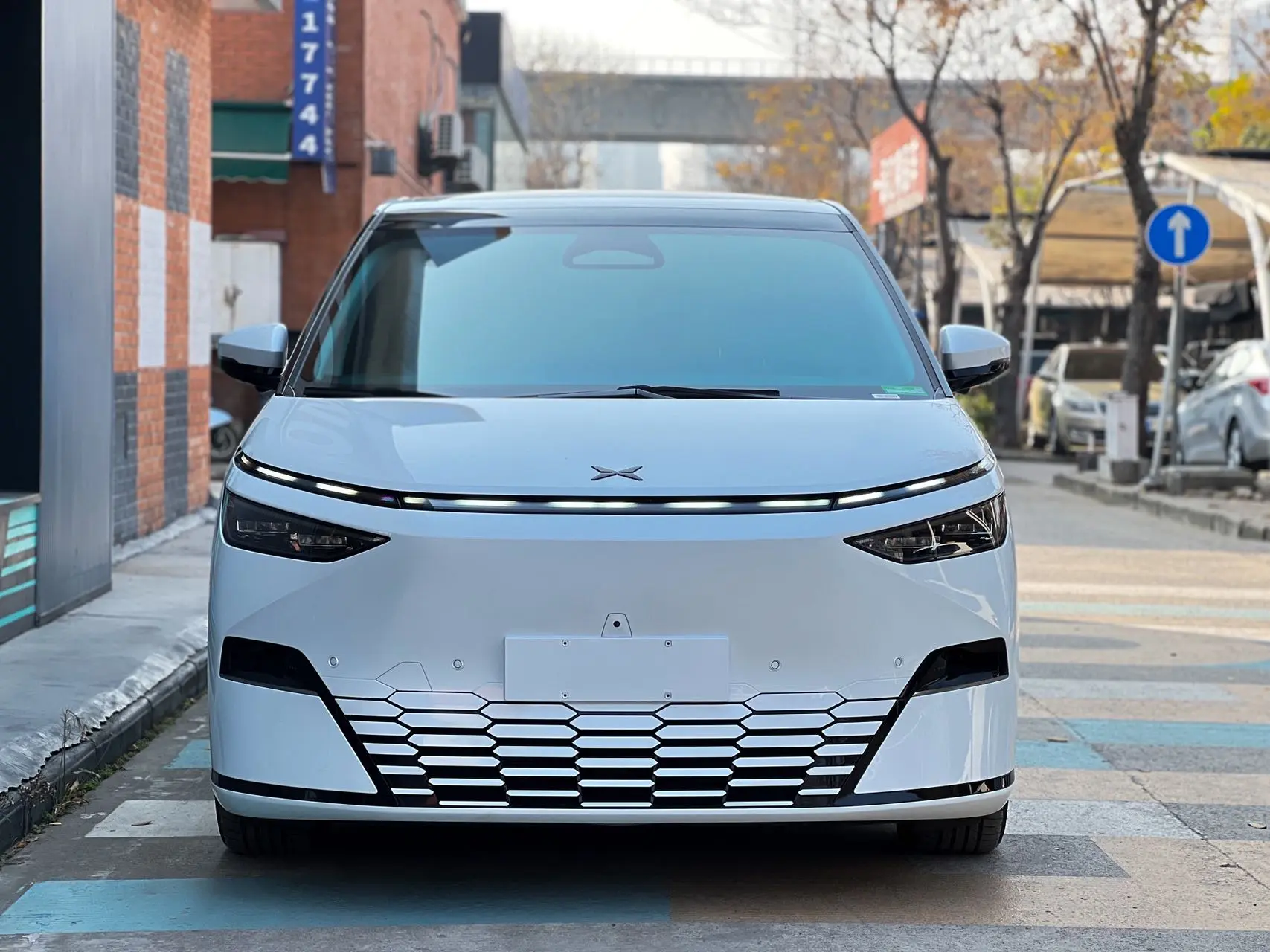 Xpeng X9  из Китая