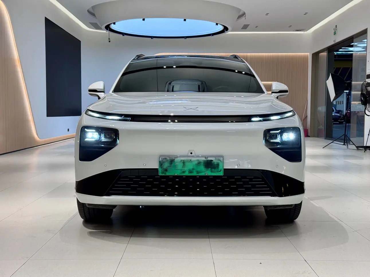 Xpeng G9  из Китая