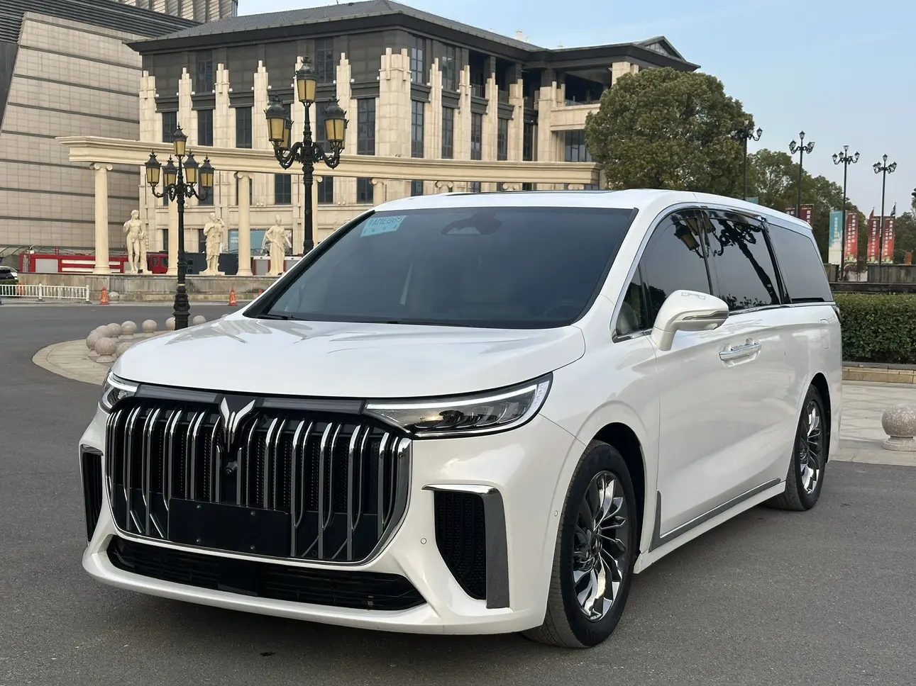 Voyah Lantu Dreamer PHEV  из Китая