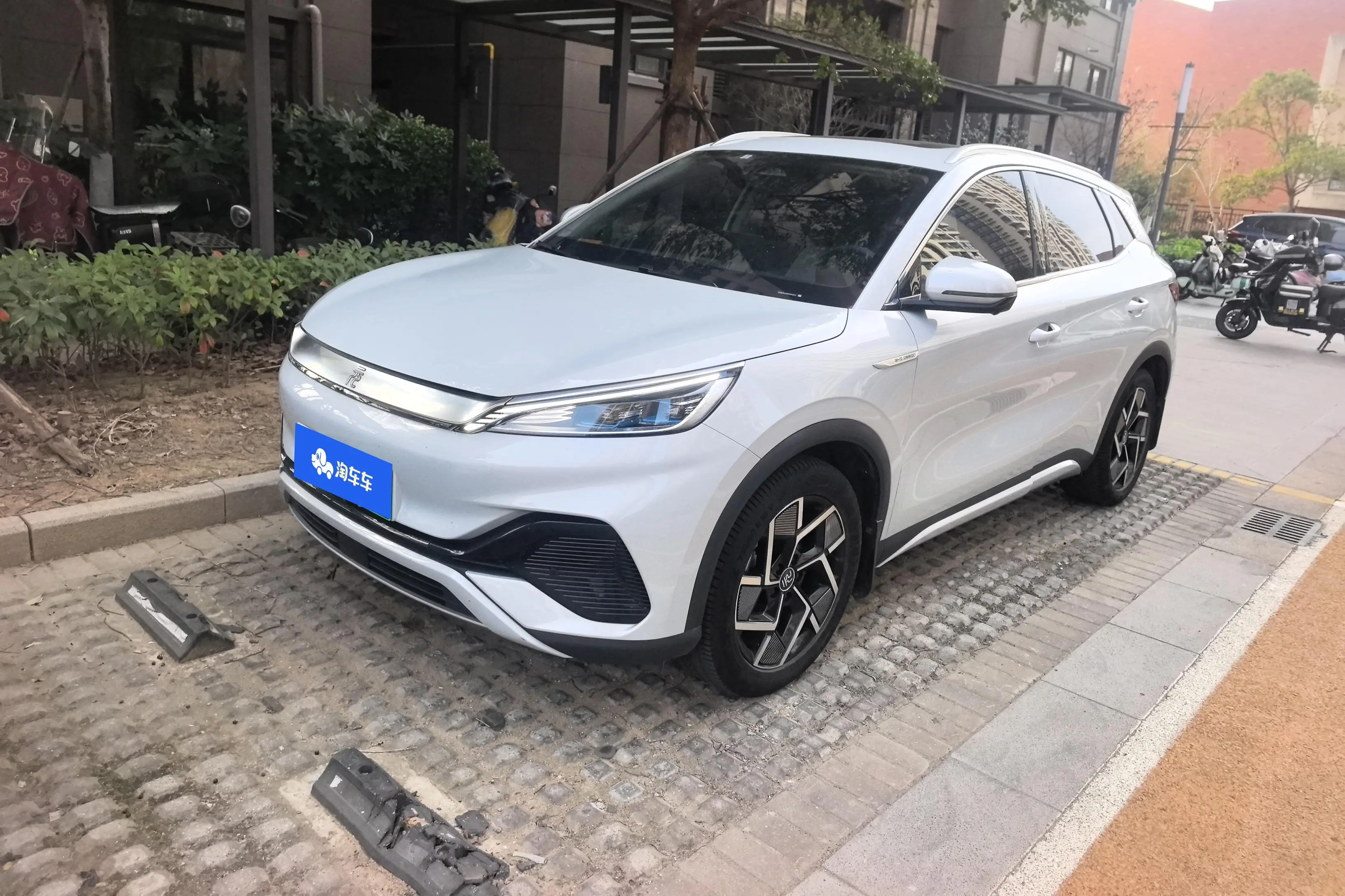 BYD Yuan PLUS  из Китая