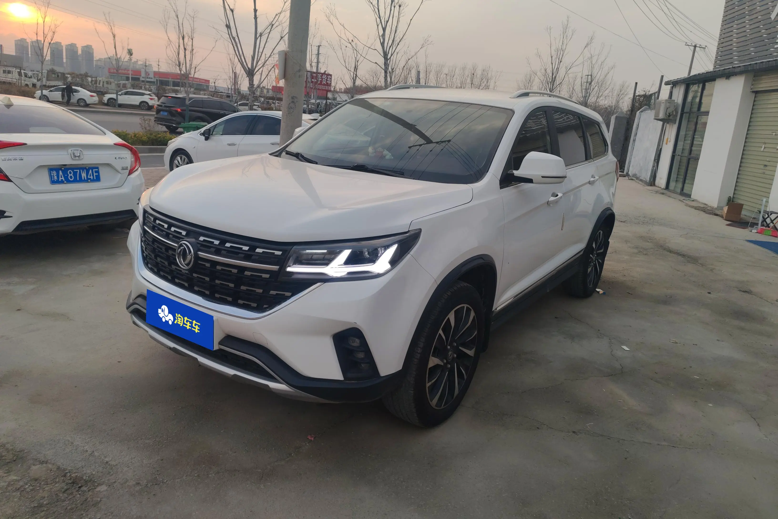 Forthing Fengxing T5L  из Китая