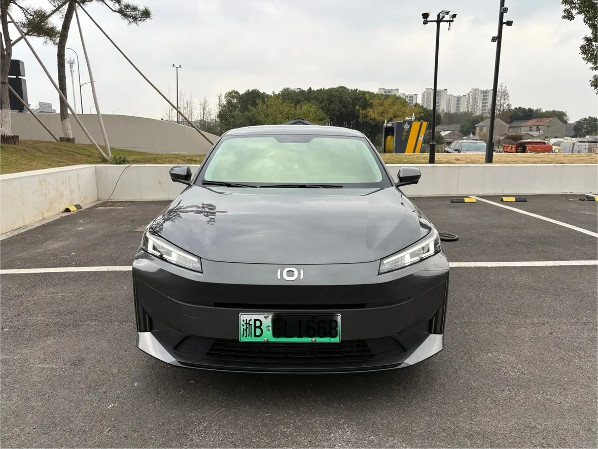 Changan Qiyuan A05  из Китая