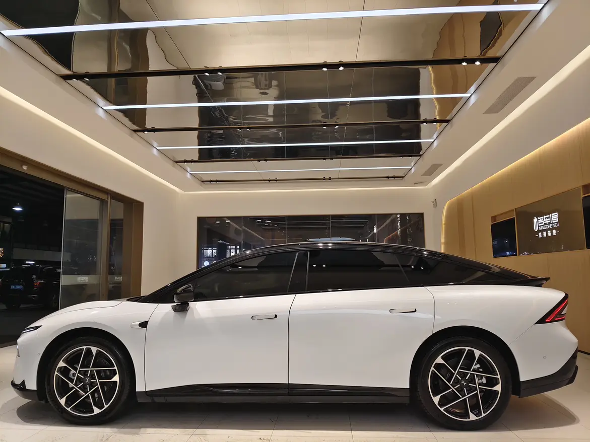 Xpeng P7+  из Китая