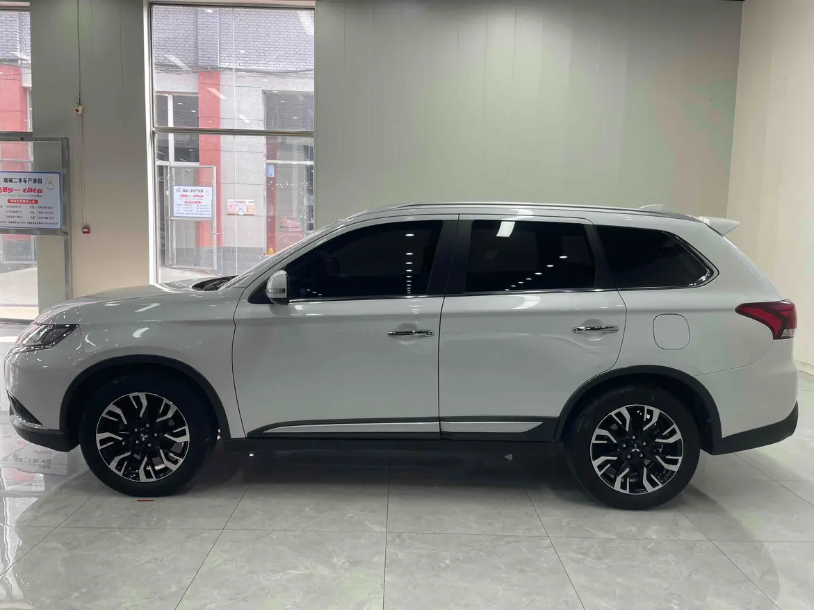 Mitsubishi Outlander  из Китая