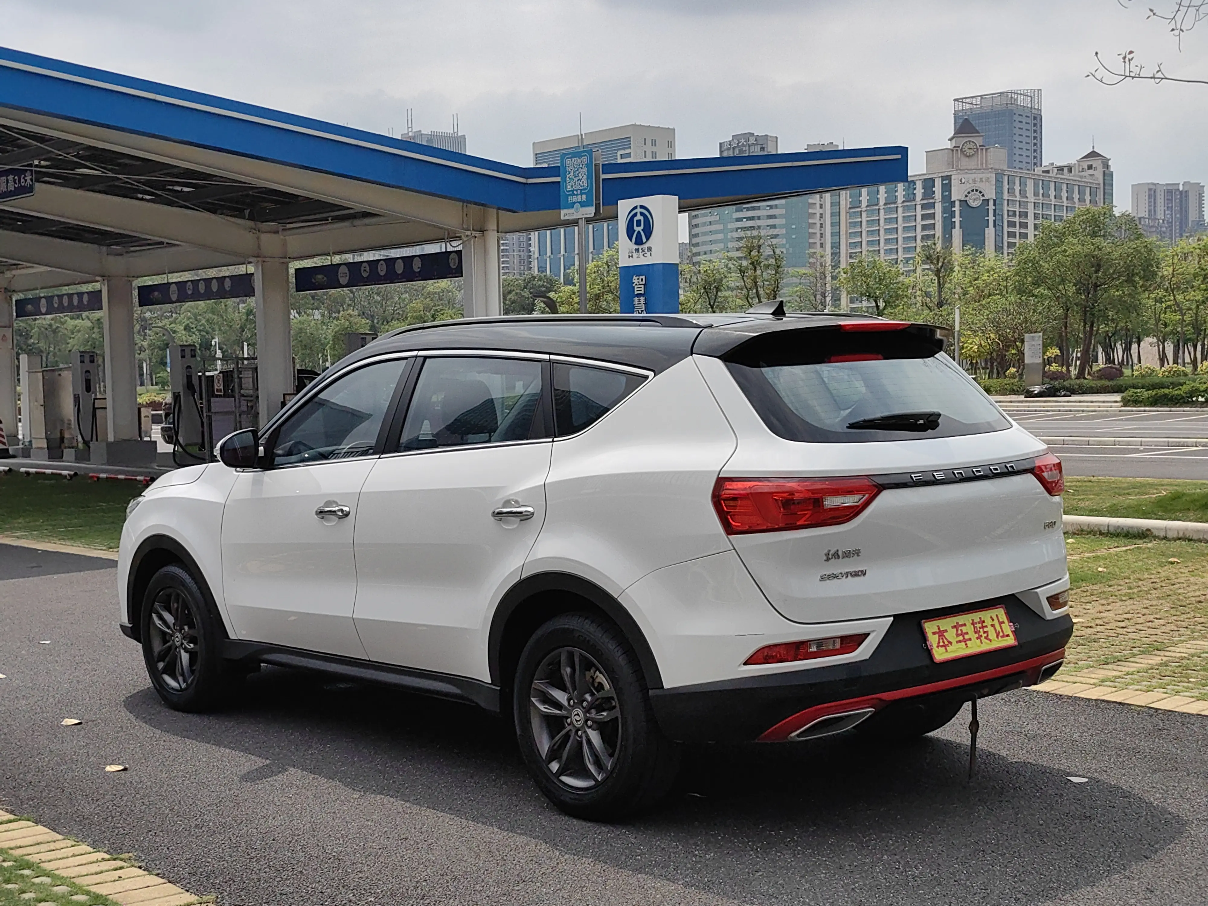 Dongfeng Fengon 580  из Китая