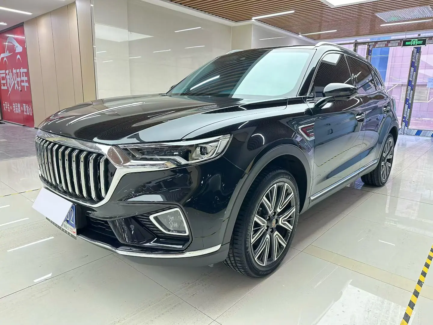 Hongqi HS5  из Китая