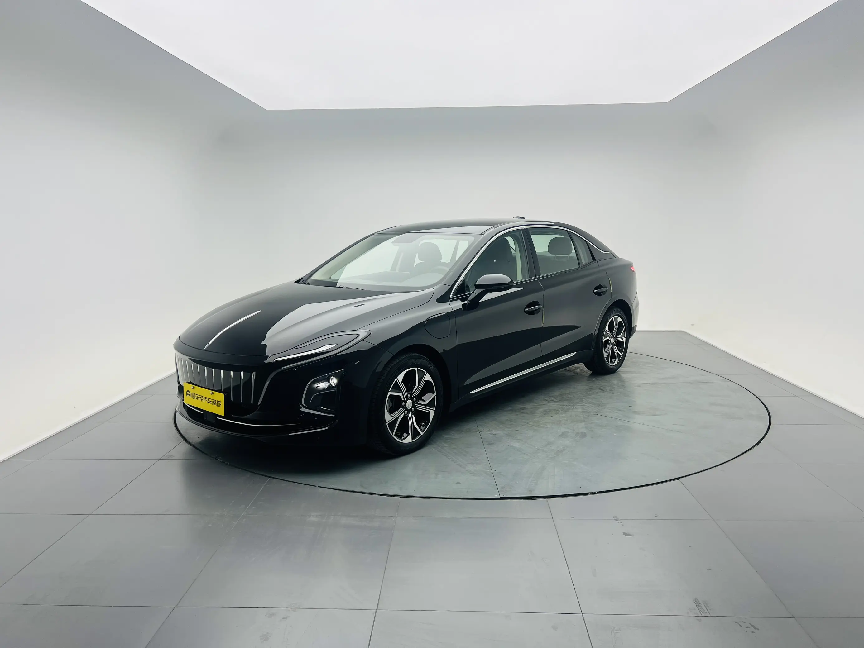 Hongqi E-QM5  из Китая