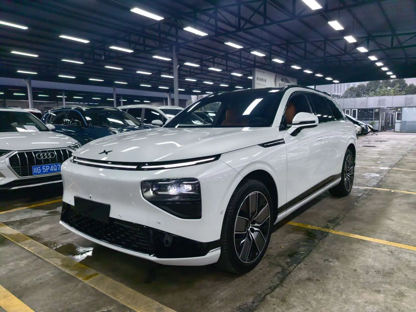 Xpeng G9  из Китая