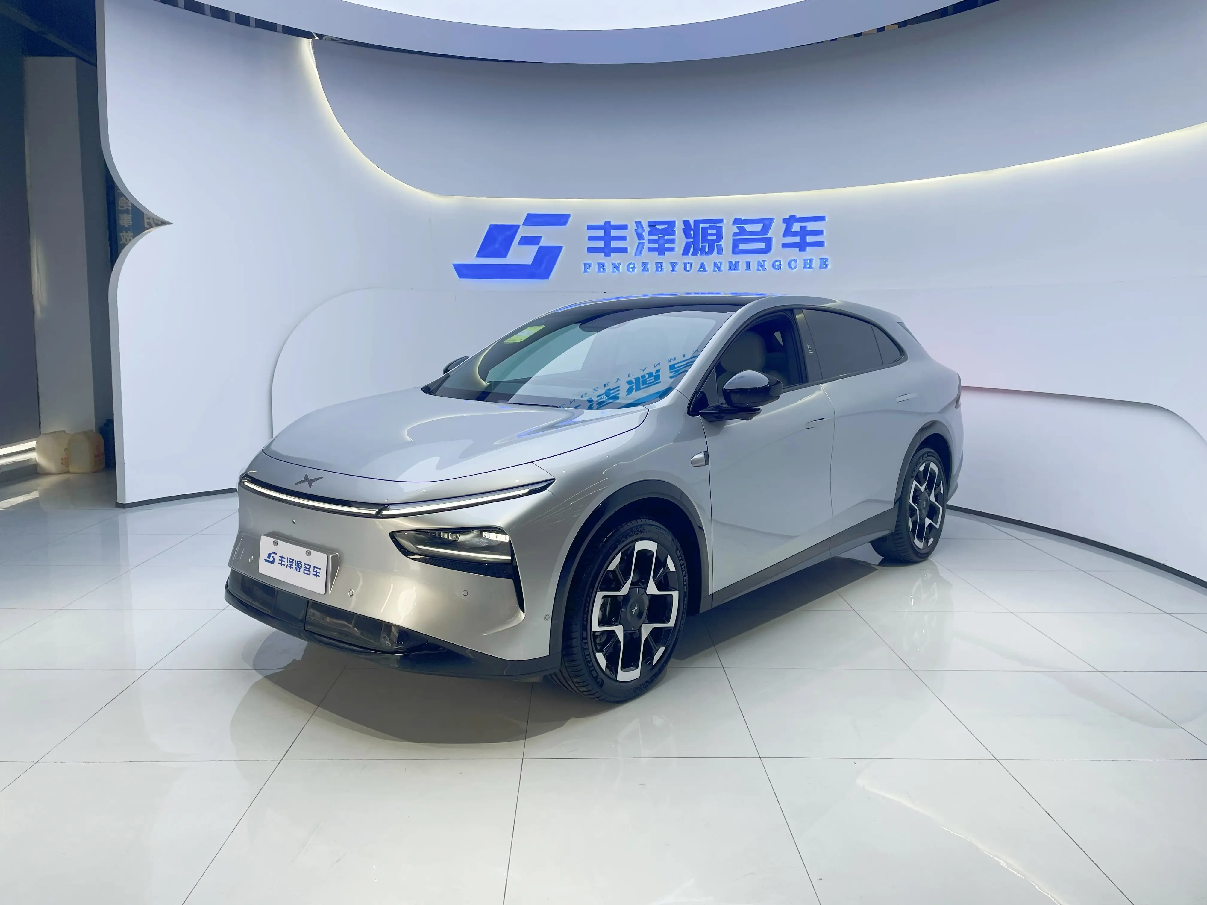 Xpeng G7  из Китая